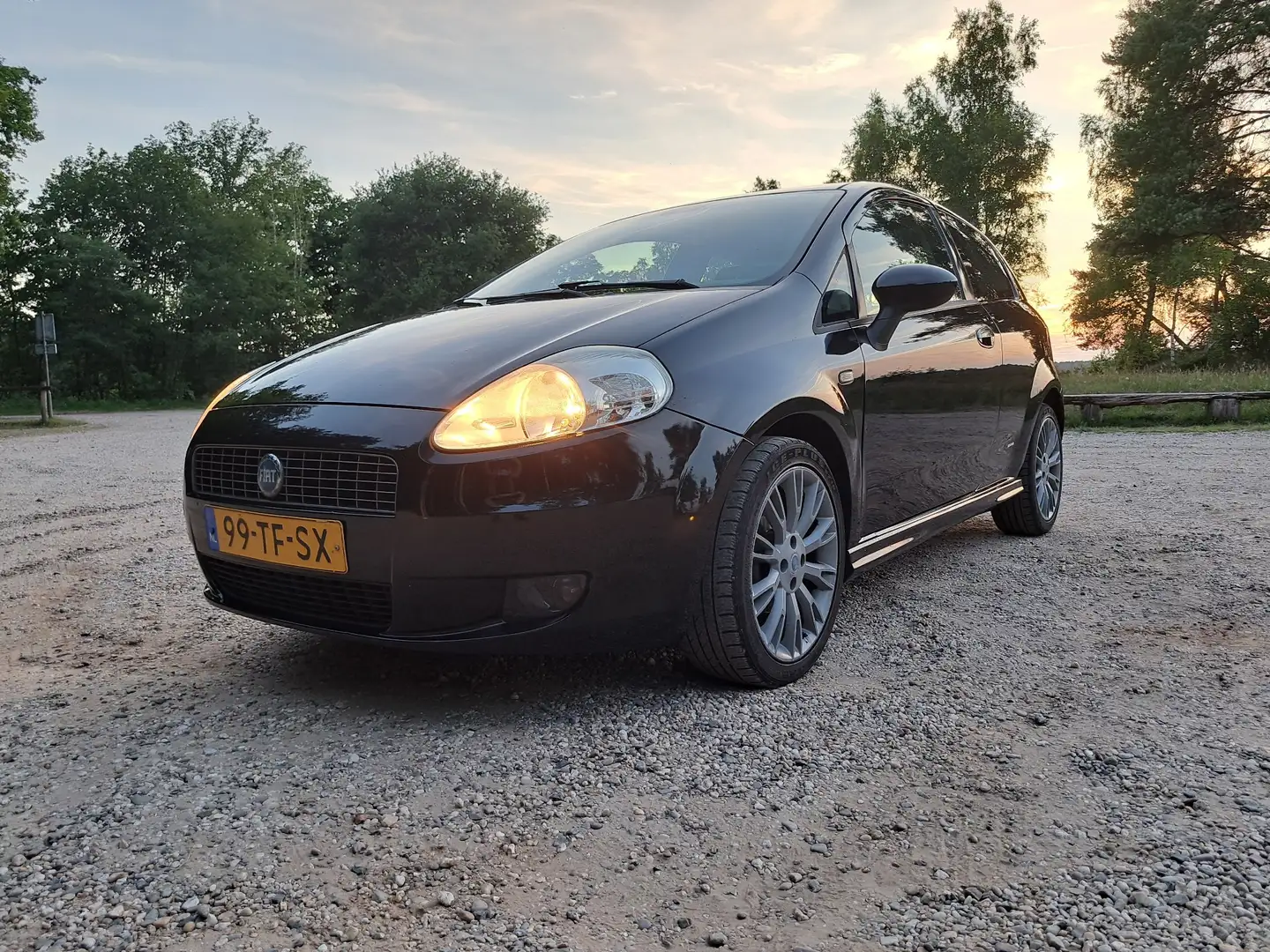 Fiat Grande Punto 1.4 16V Sport Negro - 2