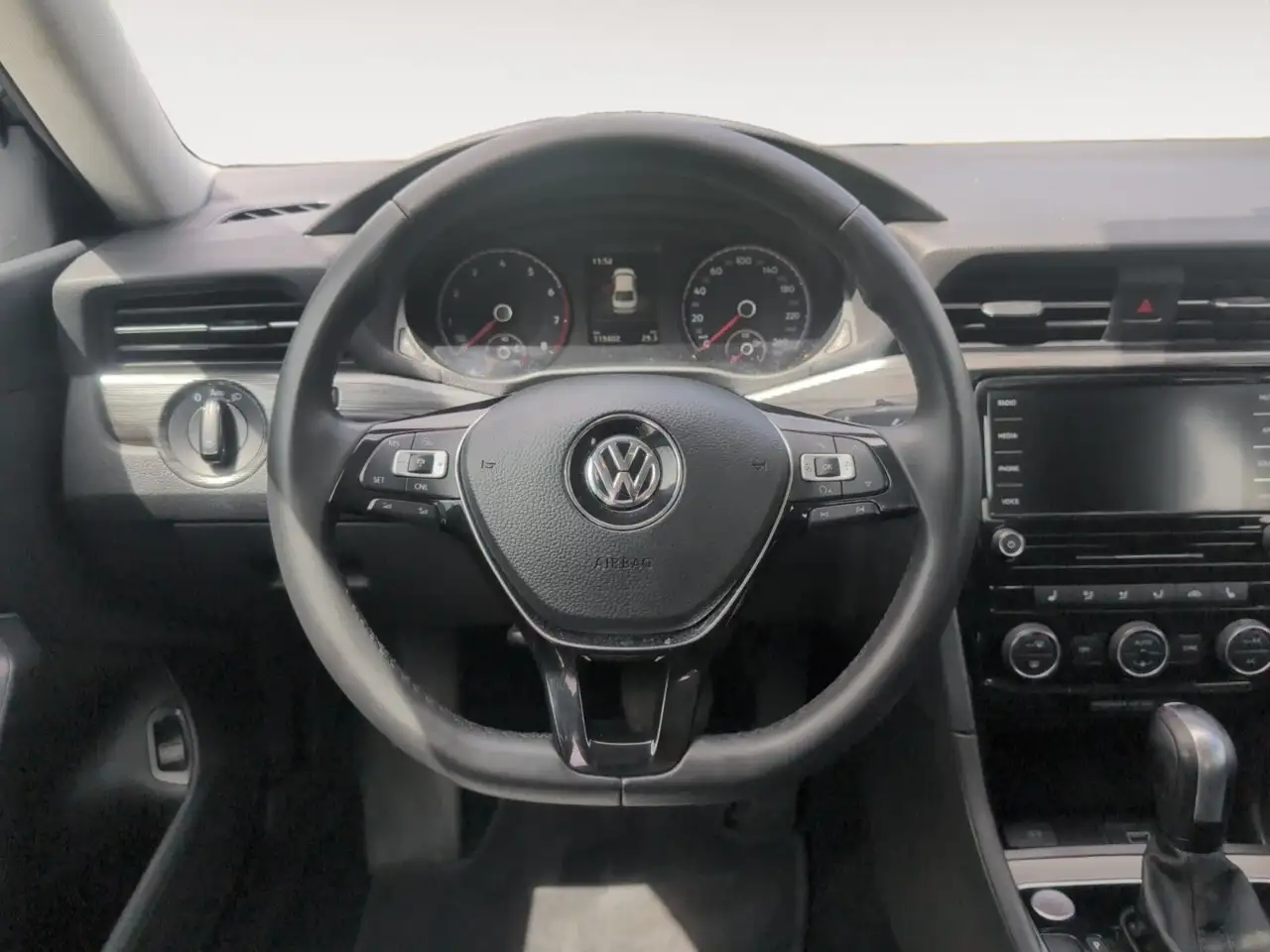 Volkswagen Passat снимка Volkswagen Passat