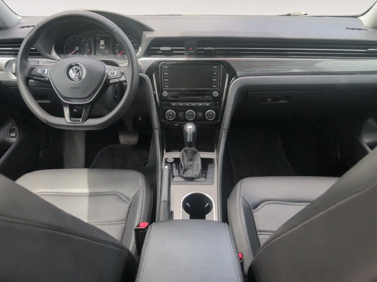 Volkswagen Passat снимка Volkswagen Passat