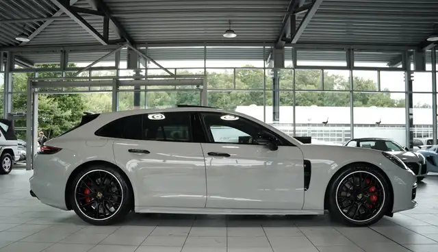 Porsche Panamera view 6