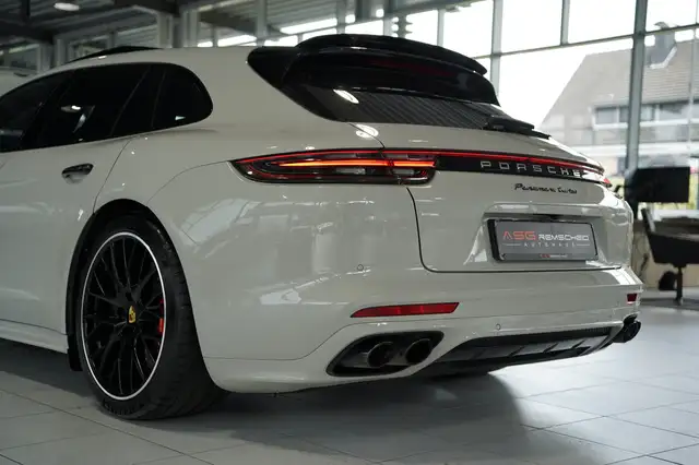 Porsche Panamera view 11