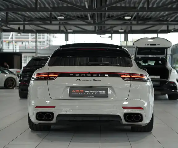 Porsche Panamera view 9