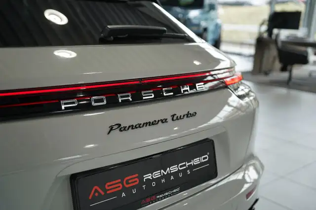 Porsche Panamera view 12