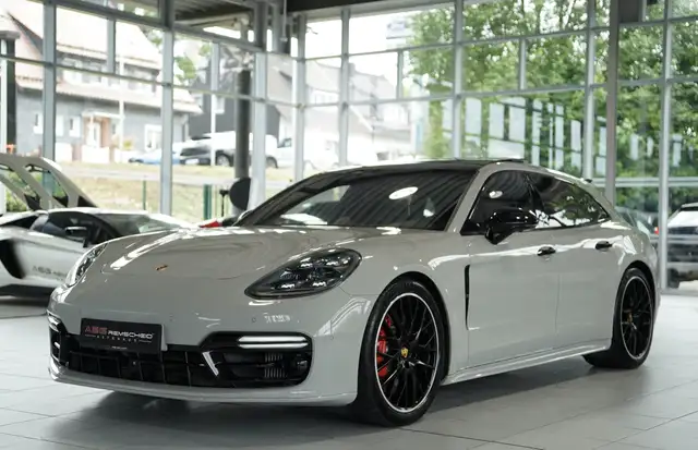 Porsche Panamera view 4