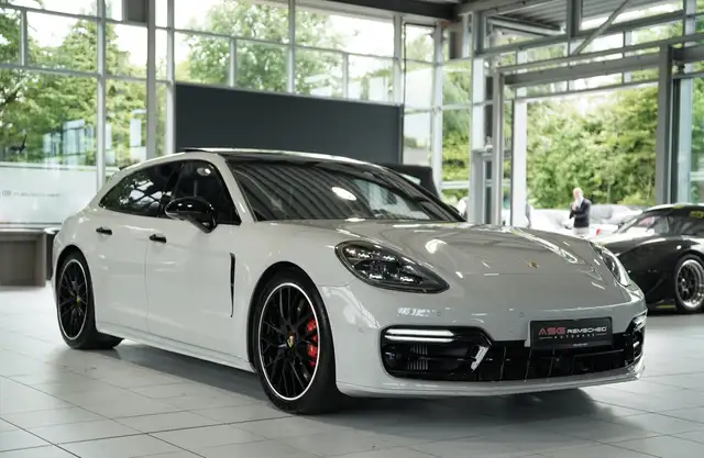 Porsche Panamera view 5