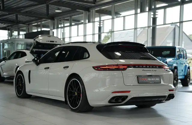 Porsche Panamera view 10