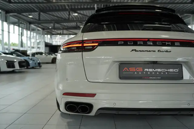 Porsche Panamera view 13