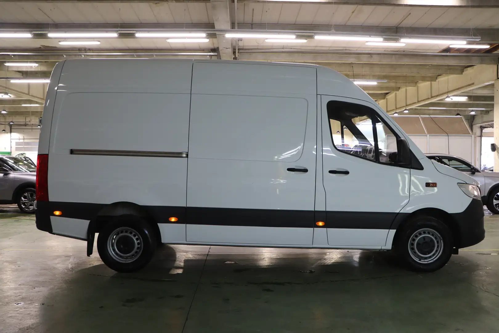 Mercedes-Benz Sprinter 2.0 CDi 317 L2 RWD Functional LEDER/CUIR GPS Airco Wit - 2