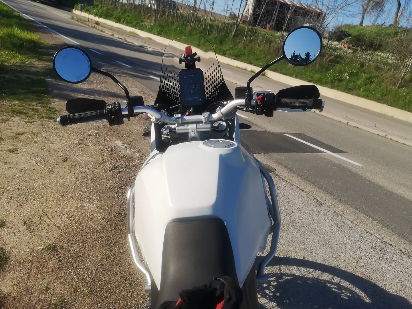 Ducati DesertX Bianco - 2