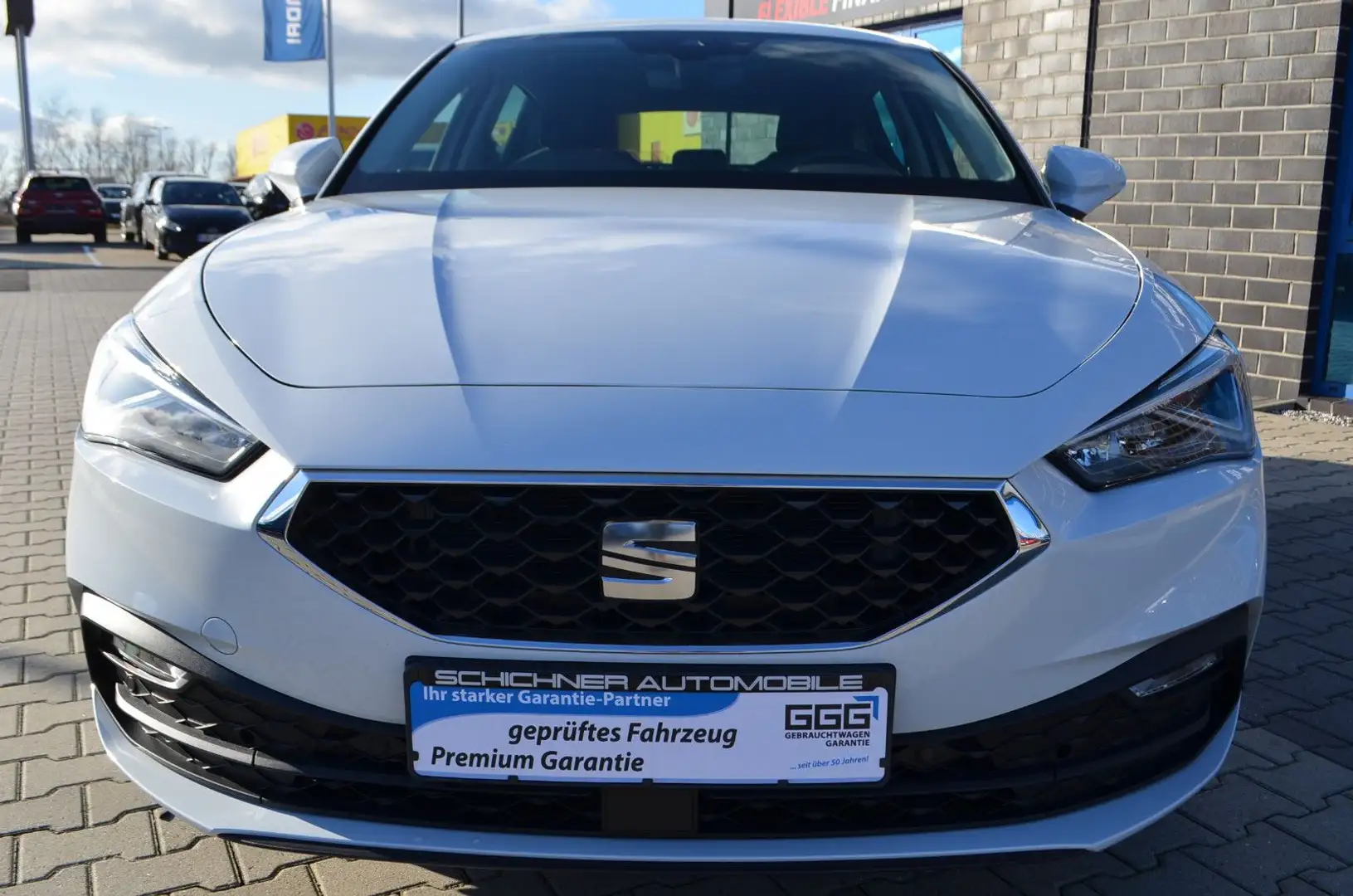 SEAT Leon Style 1,5 eTSI DSG VOLL LED KAMERA TEMPOMAT Weiß - 2