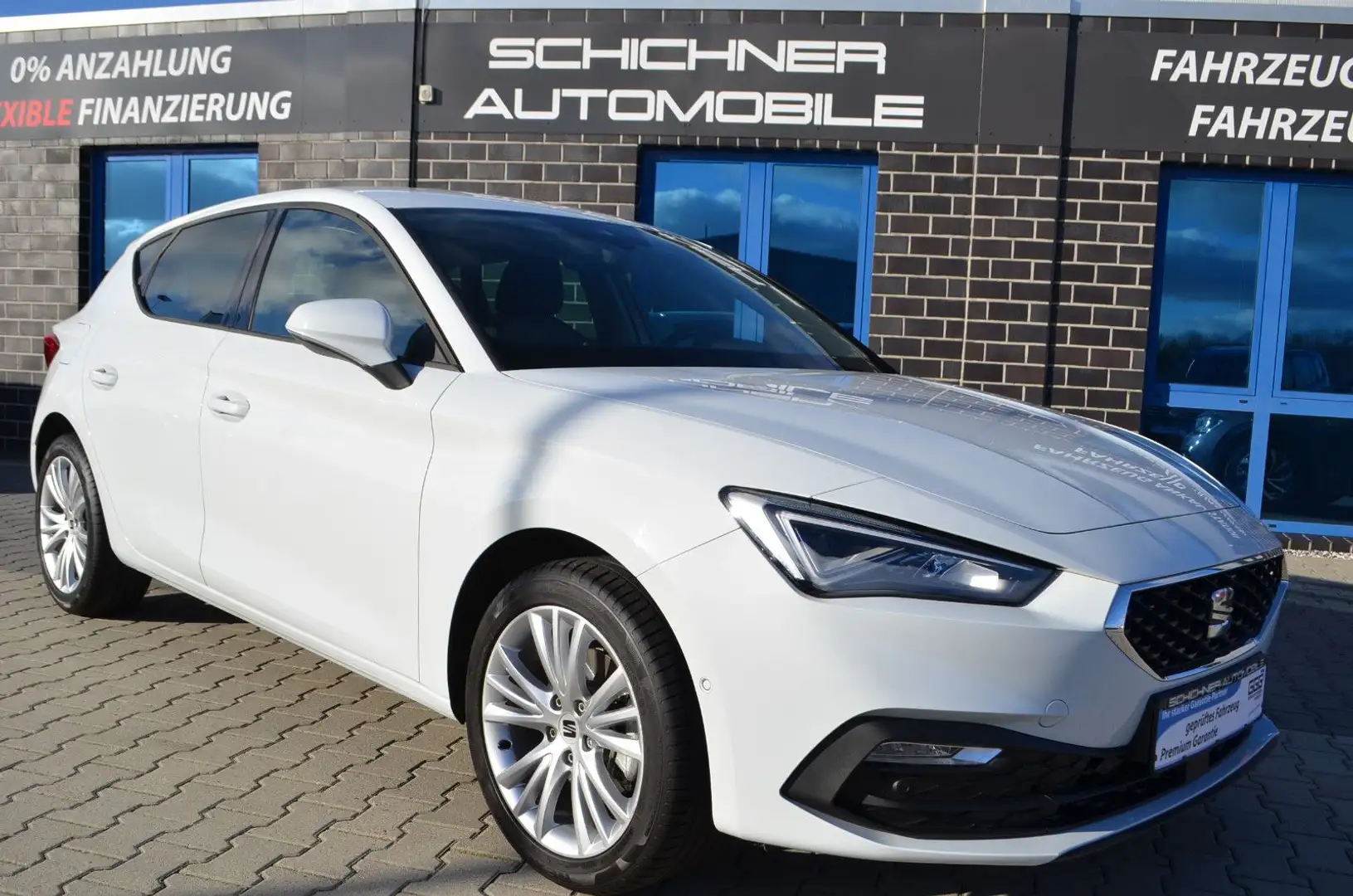 SEAT Leon Style 1,5 eTSI DSG VOLL LED KAMERA TEMPOMAT Weiß - 1