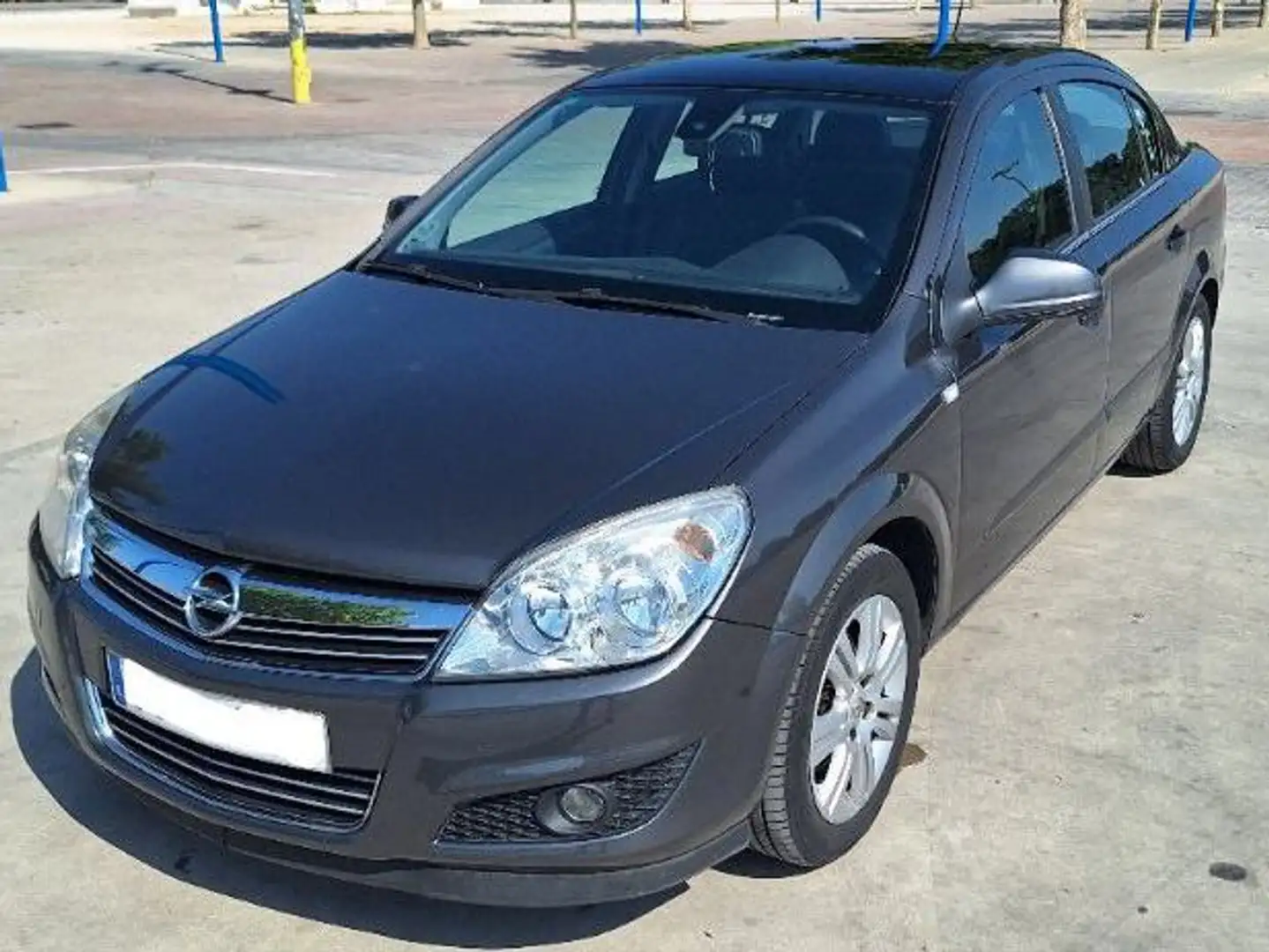 Opel Astra Astra Sedán 1.7CDTi Edition110 Edition Gris - 2