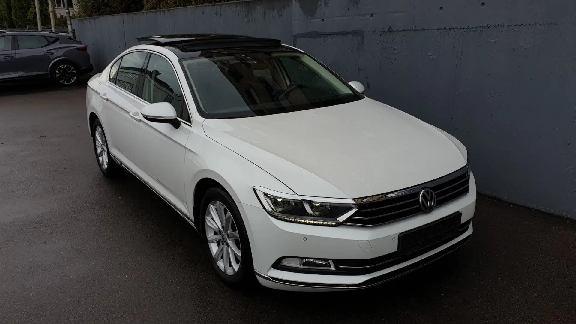 Volkswagen Passat 1.5 TSI DSG Highline Navi+/LED/Leder/Alu Weiß - 2