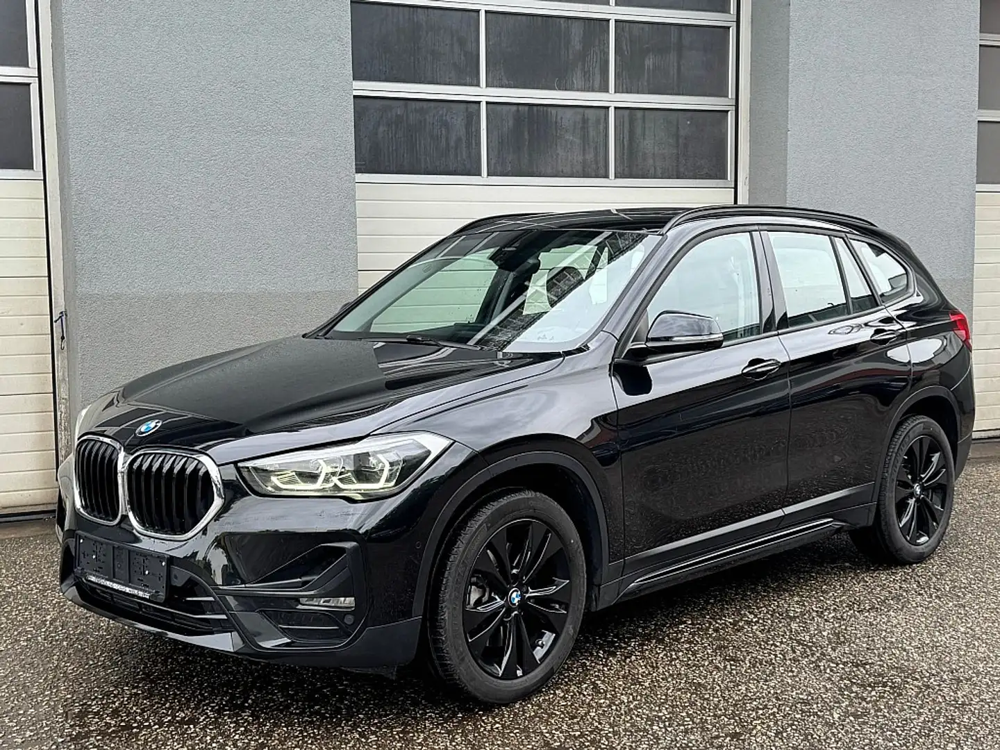 BMW X1 xDrive 20d Sport-Line Aut. Schwarz - 1