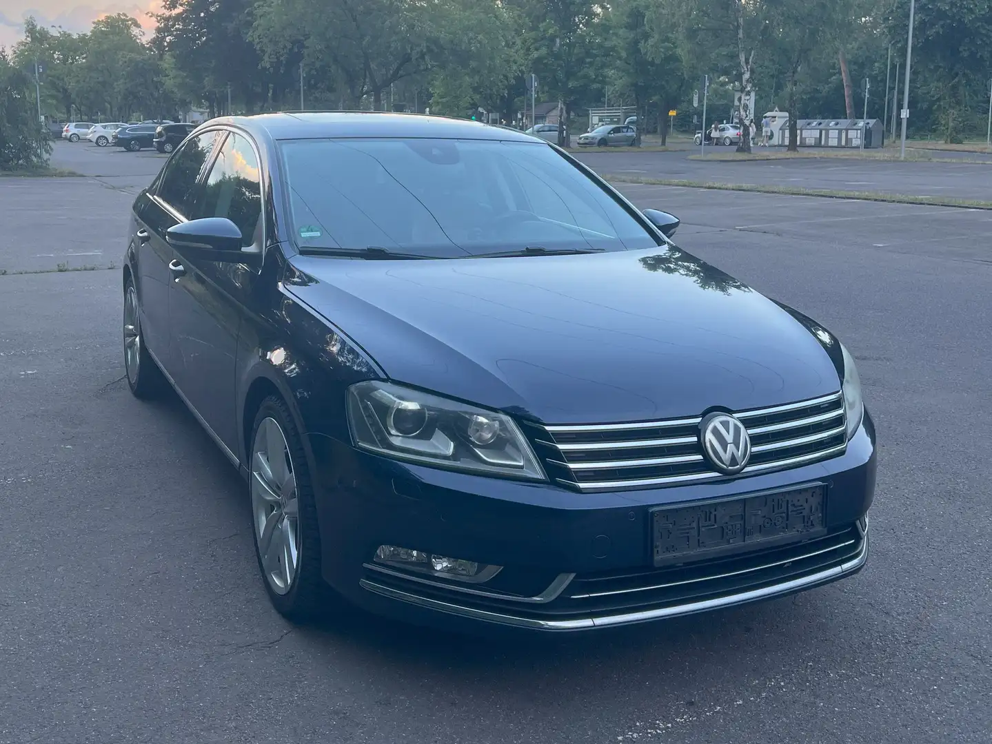 Volkswagen Passat Passat 2.0 TSI DSG Exclusive Standheizung Blau - 1