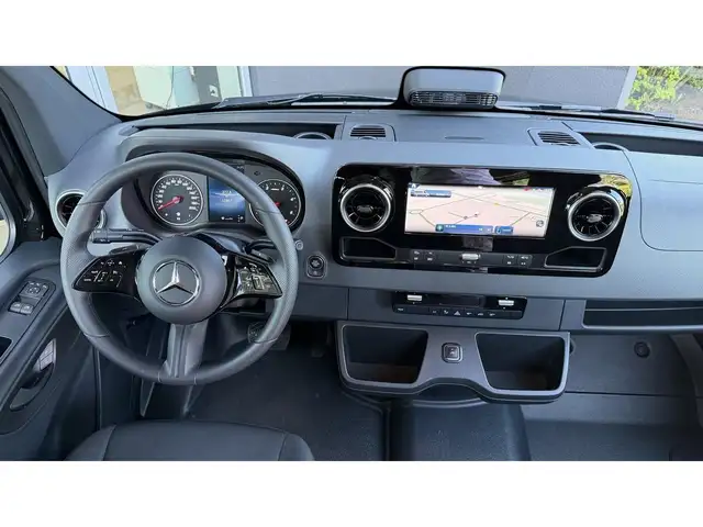 Mercedes-Benz Sprinter view 9