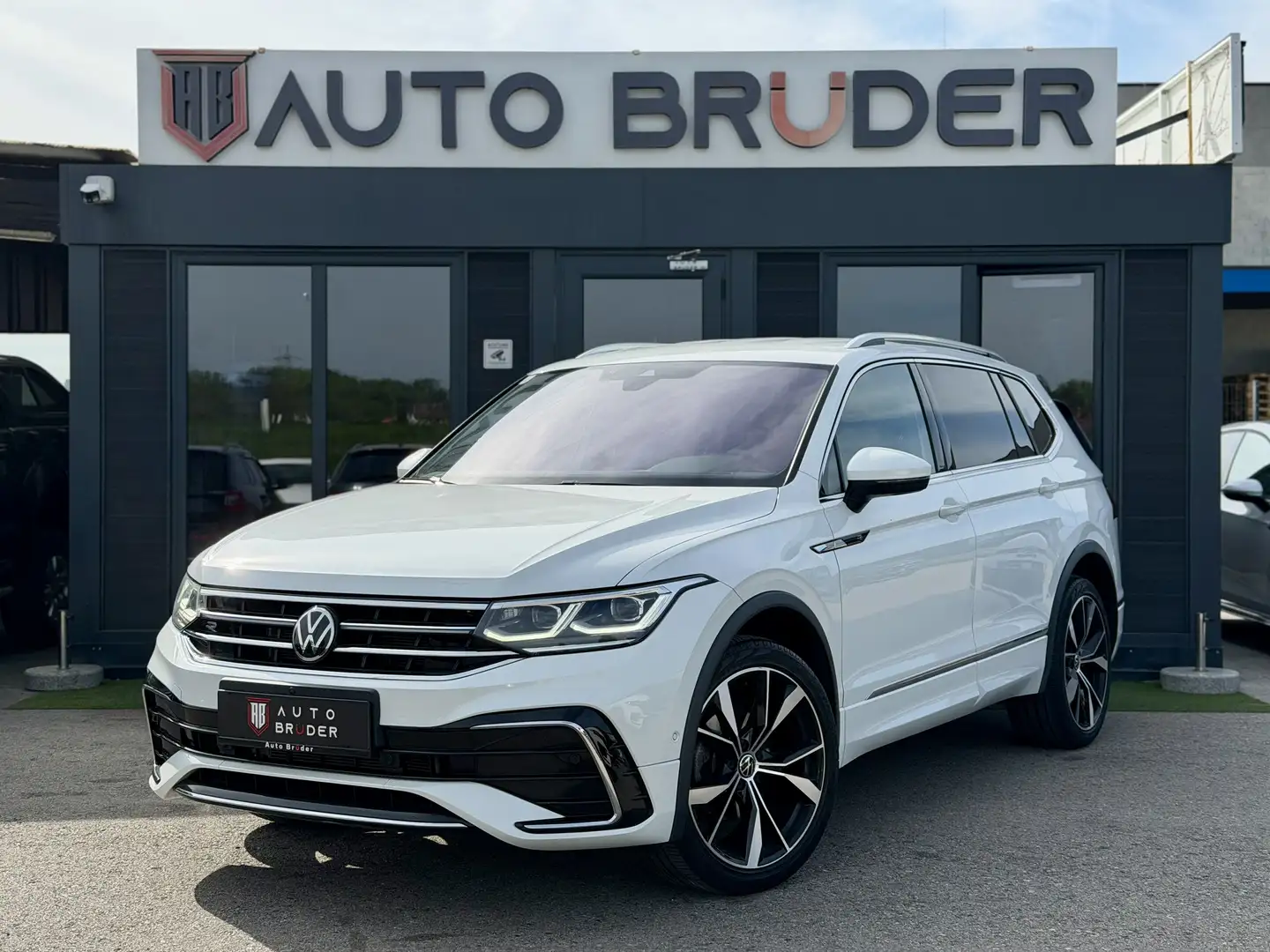 Volkswagen Tiguan Allspace 2,0 TDI SCR DSG 4Motion Allspace R-Line Weiß - 2