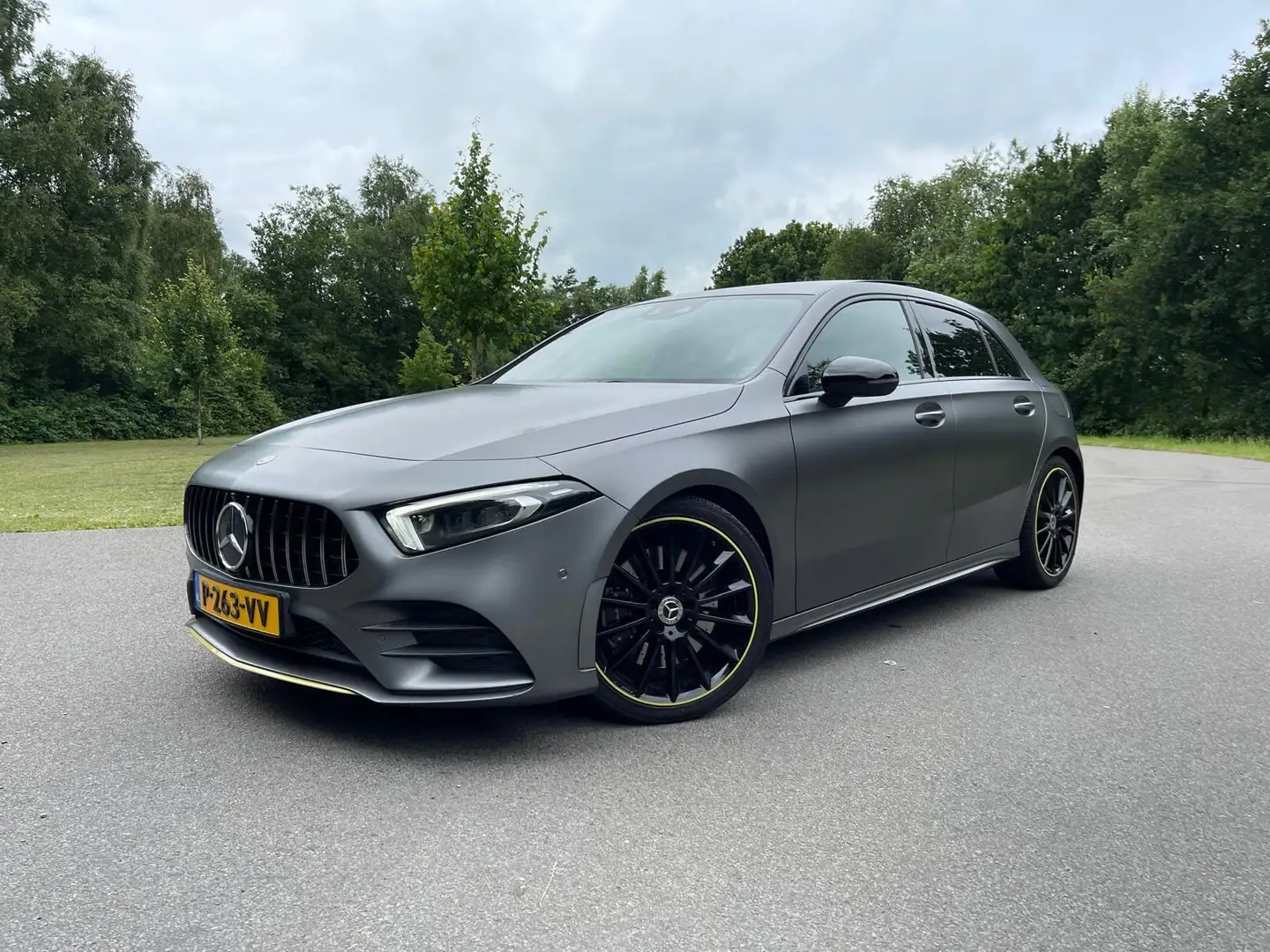 Mercedes-Benz A 250 Premium +| Edition One | Automaat | Panorama | Sfe Grijs - 2