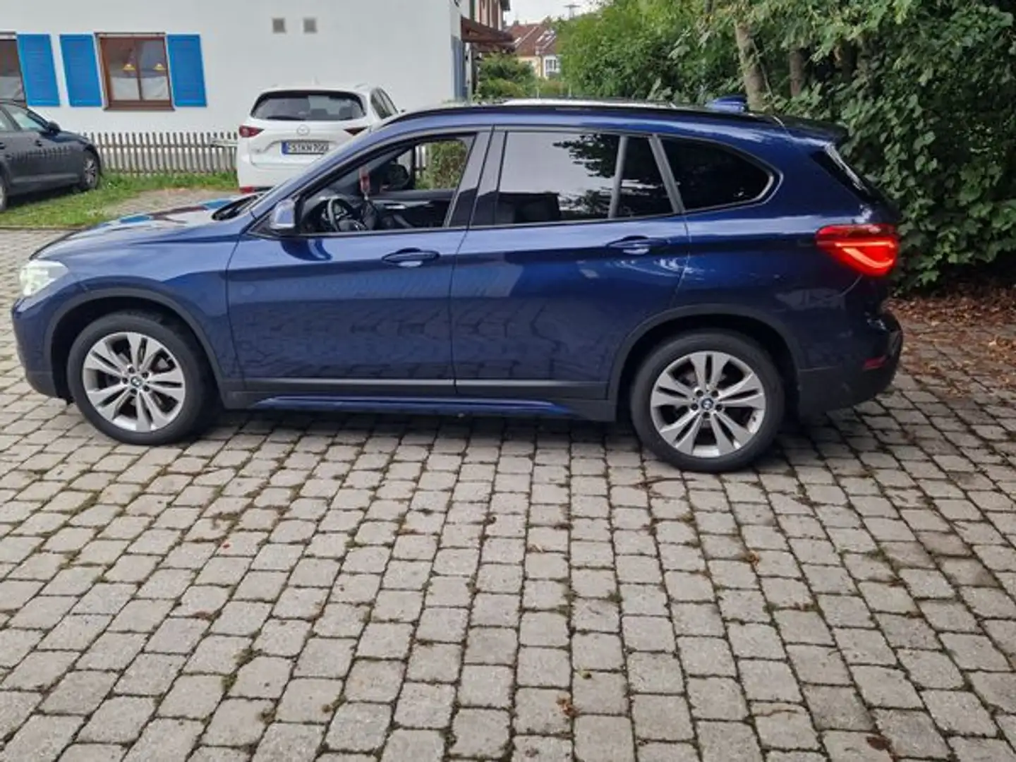 BMW X1 Blau - 1