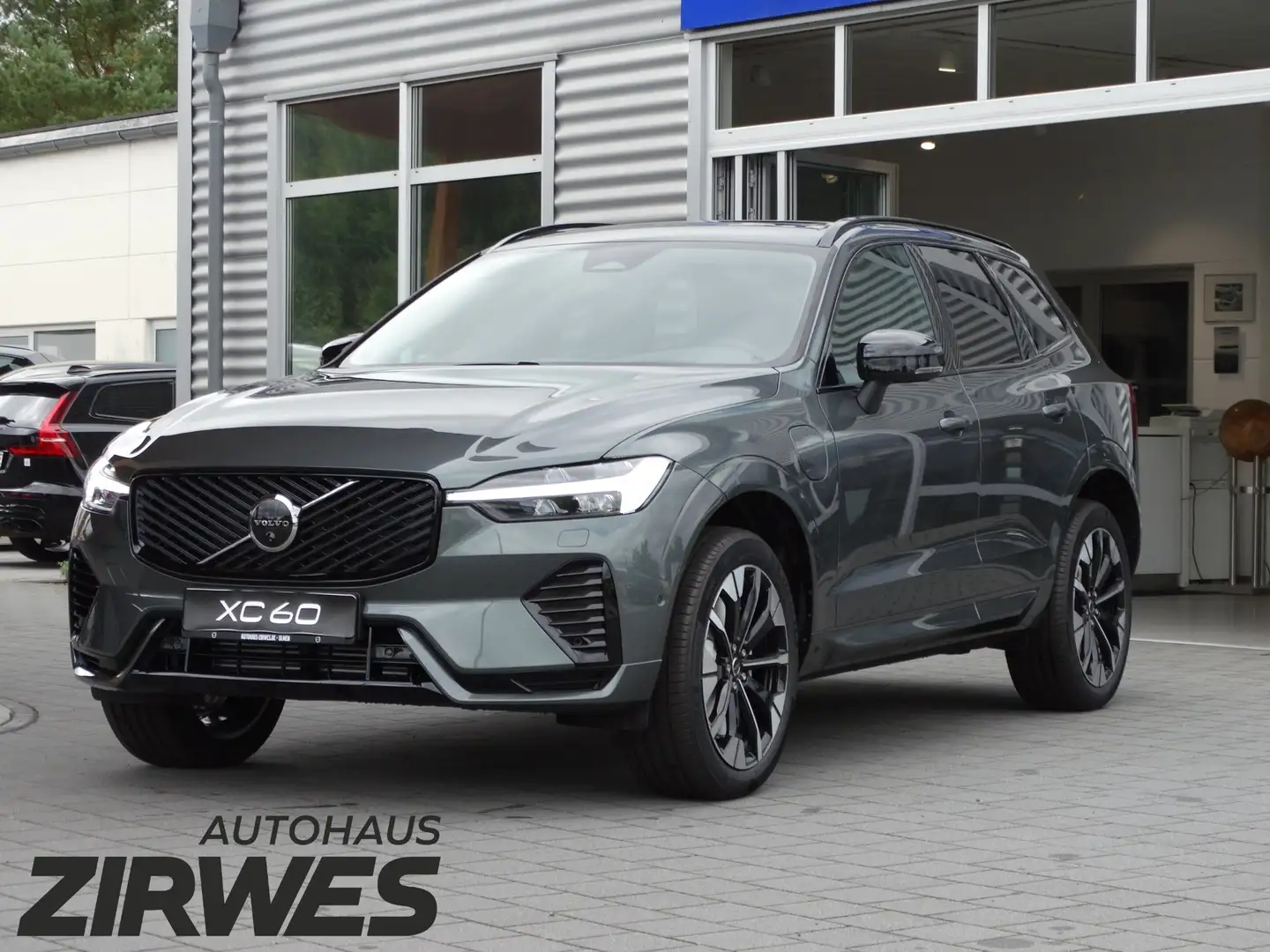 Volvo XC60 Plus Dark T6 AWD Recharge Plug-In Hybrid Grün - 1