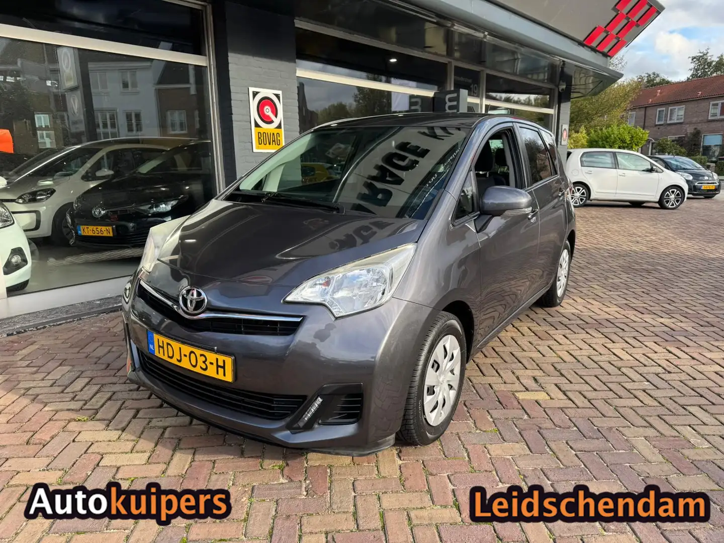 Toyota Verso-S 1.3 VVT-i Dynamic Gris - 2