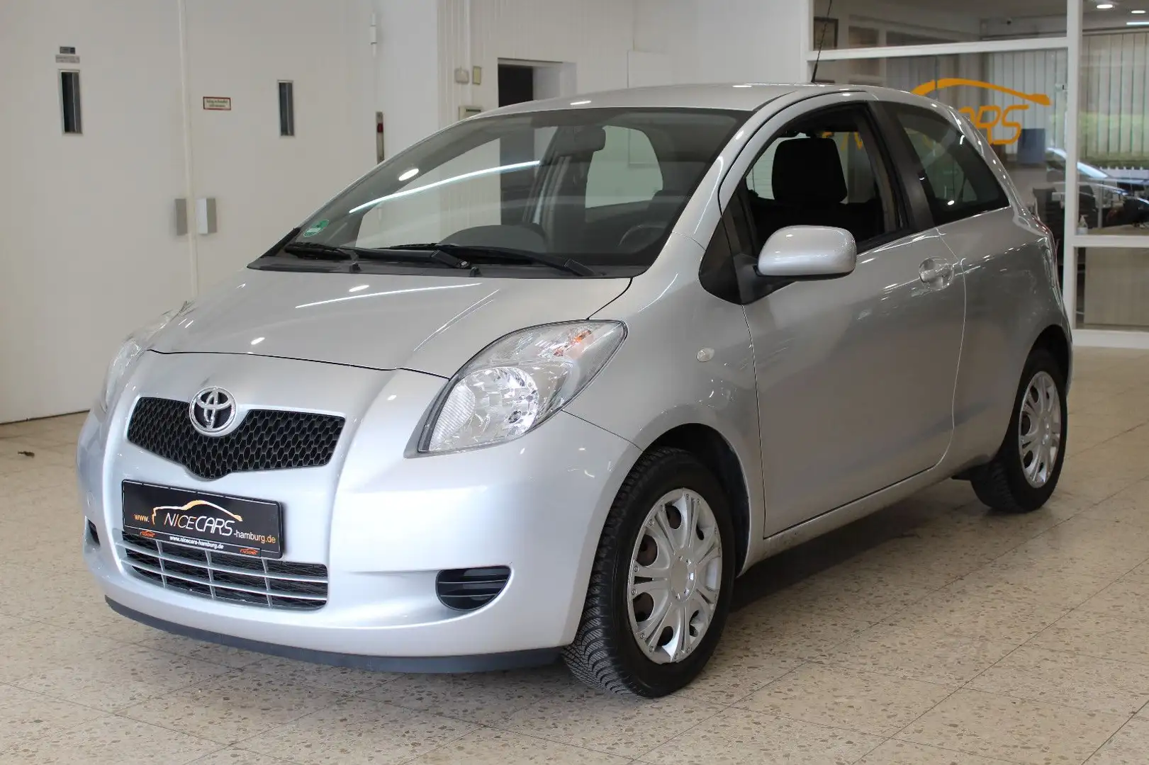 Toyota Yaris Sol"Klima" Nur 77000 Km" Plateado - 2