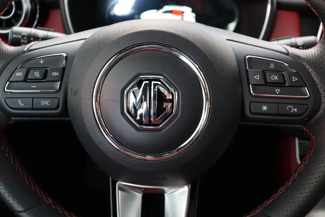 MG HS 1.5 AT Luxury Leder Navi SHZ ACC E.Heck SOFOR 9