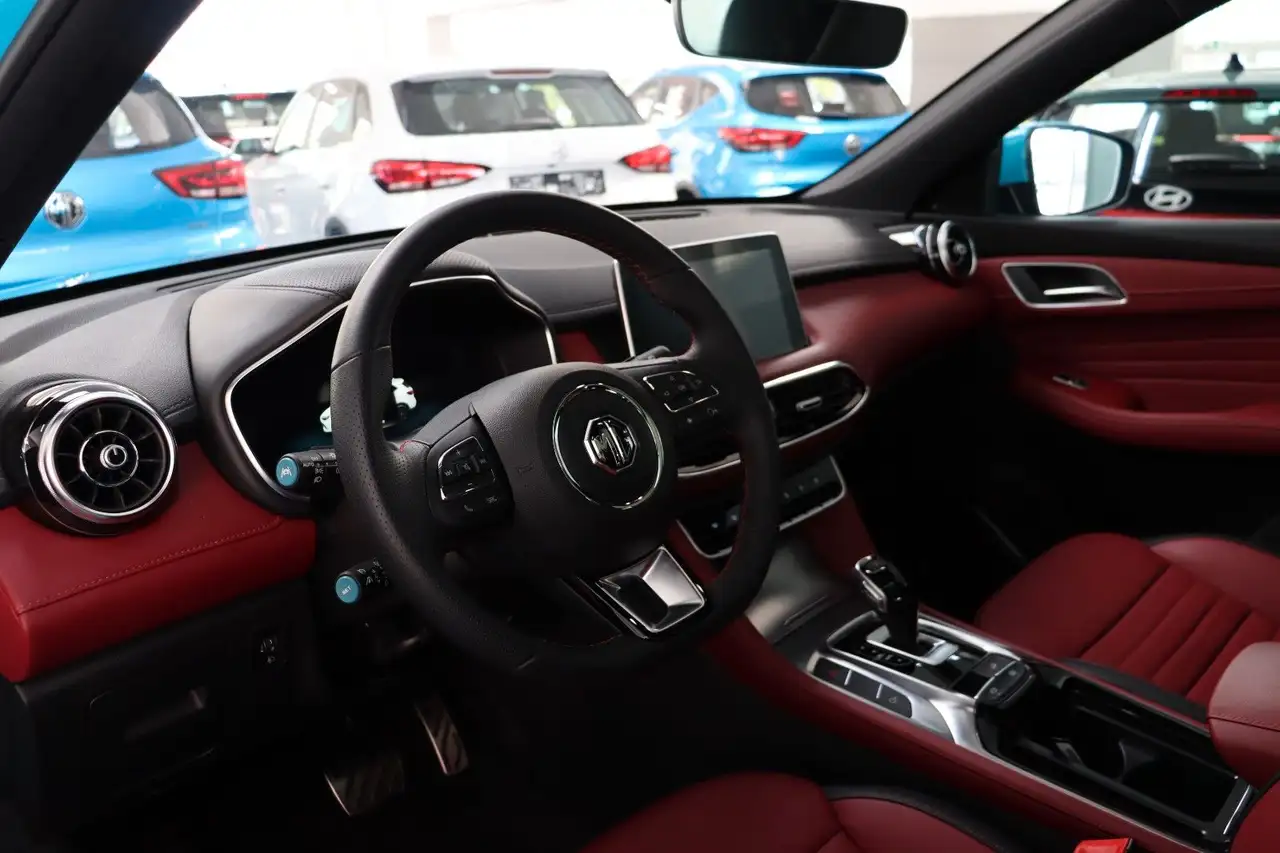 MG HS 1.5 AT Luxury Leder Navi SHZ ACC E.Heck SOFOR 11