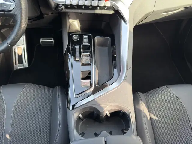 Peugeot 3008 view 11