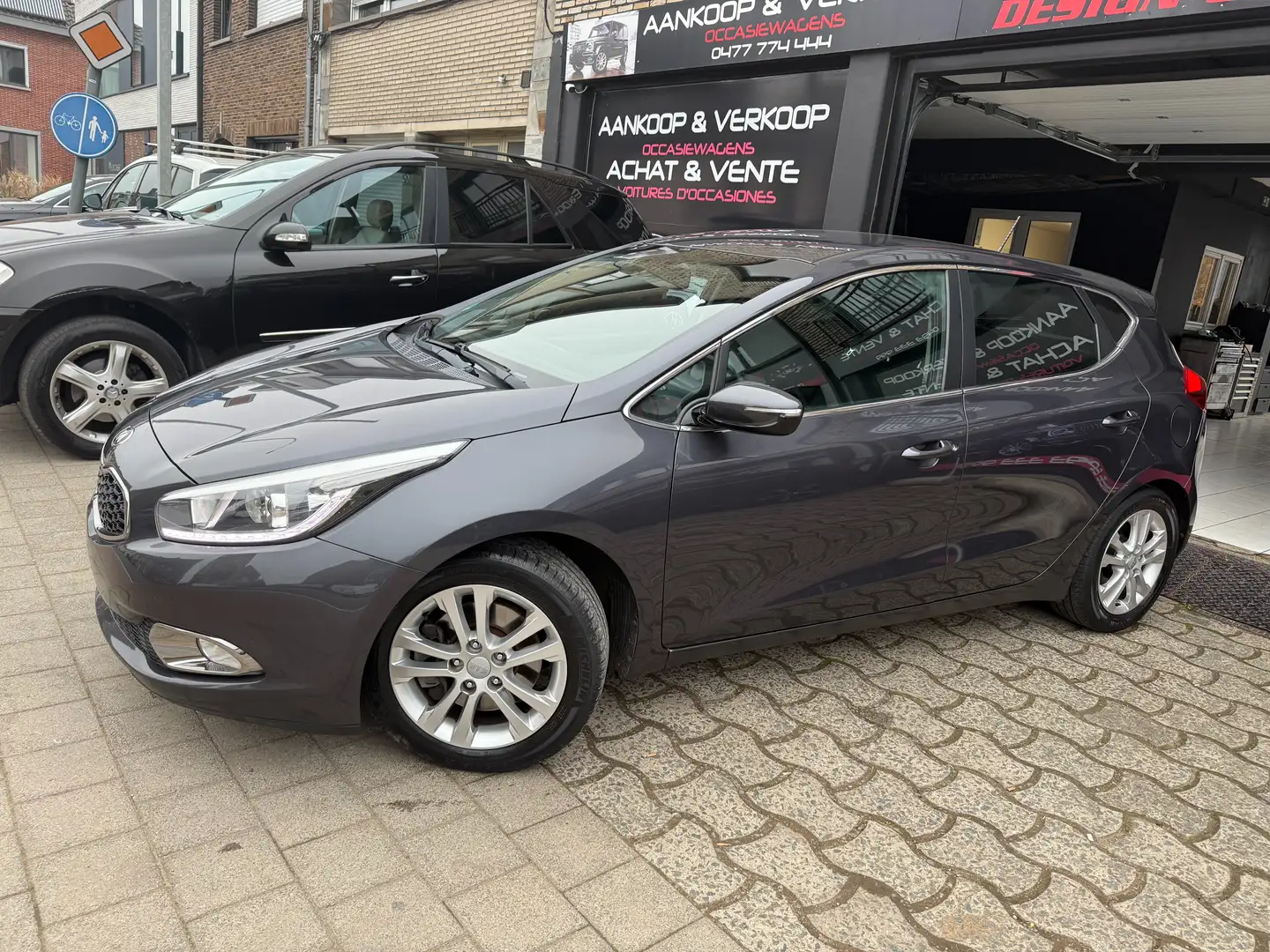 Kia Ceed / cee'd Cee'd 1.6 Turbo CRDi Navigations *Garantie 1an* Grijs - 1