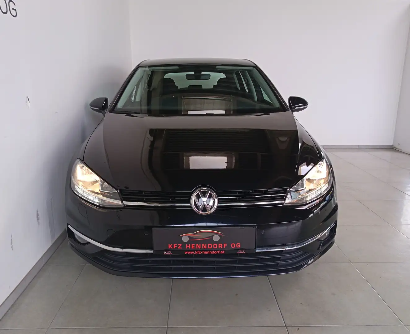 Volkswagen Golf Comfortline 1,6 TDI SCR ab € 200 / Monat Schwarz - 2