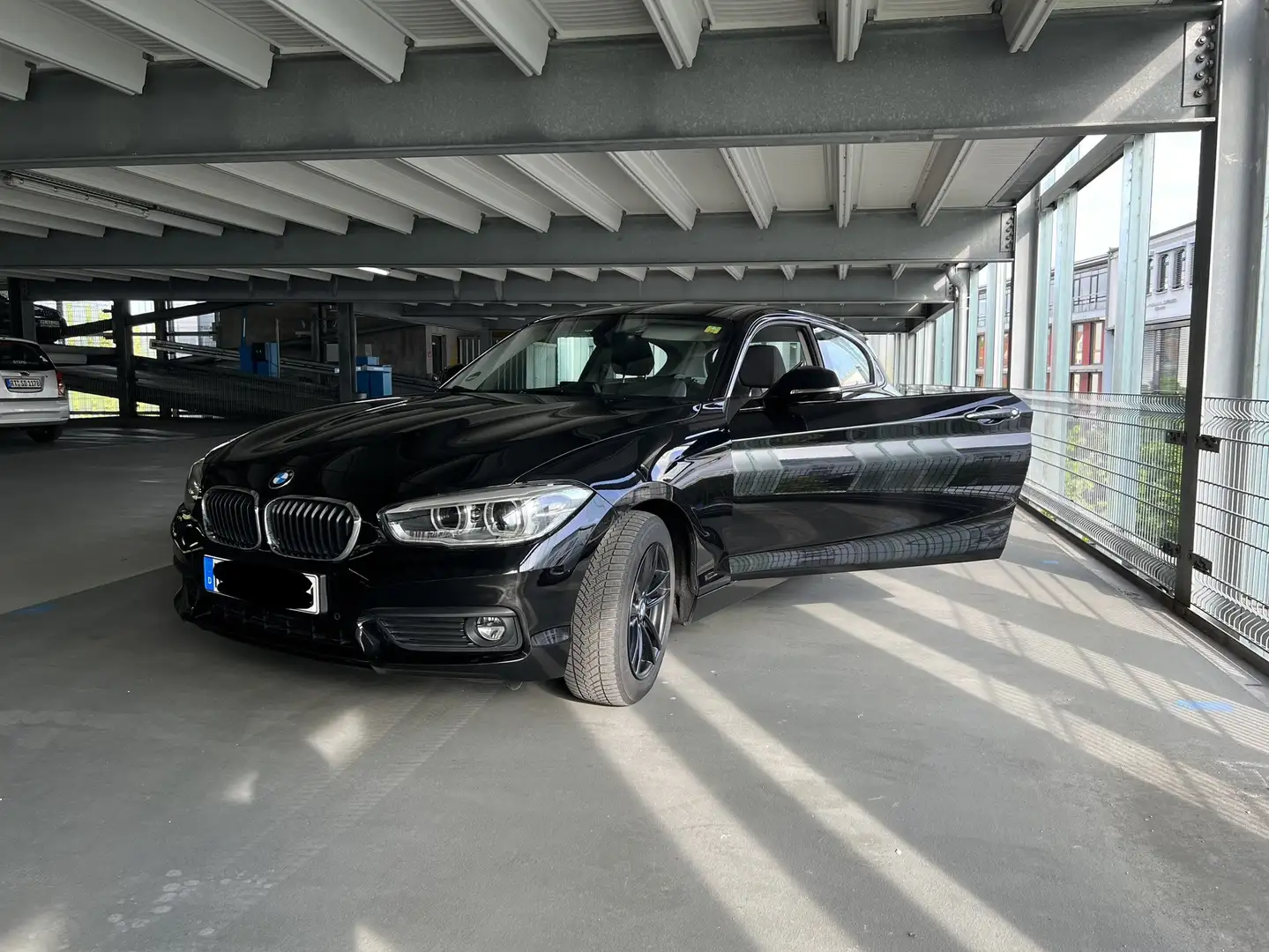 BMW 118 118i Advnt. / TÜV Neu / Soundsystem / Sportsitze - 2