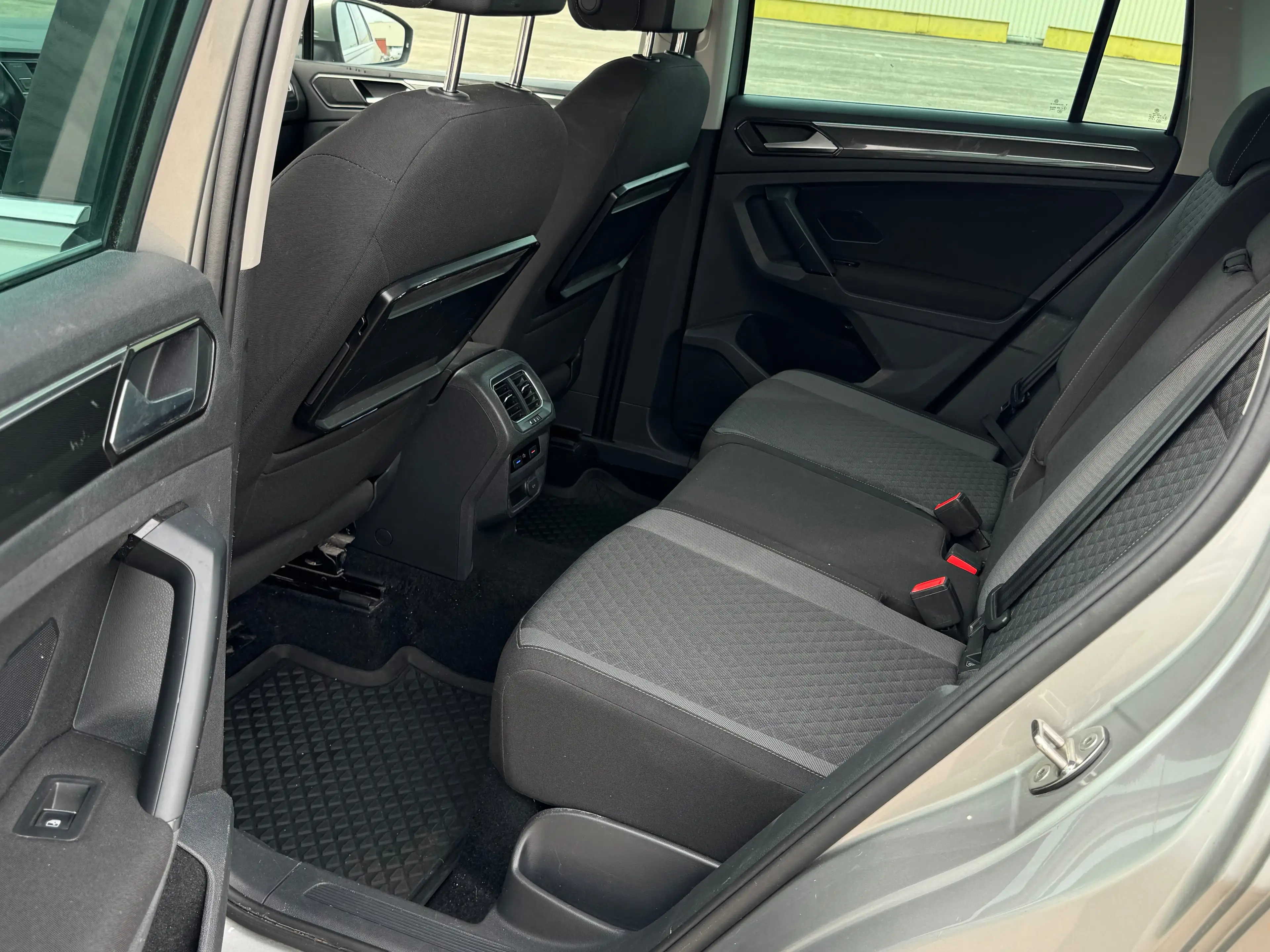 Volkswagen Tiguan 1.4 TSI / NAVI / COCKPIT / ETAT NEUF / 1PROP — photo 8