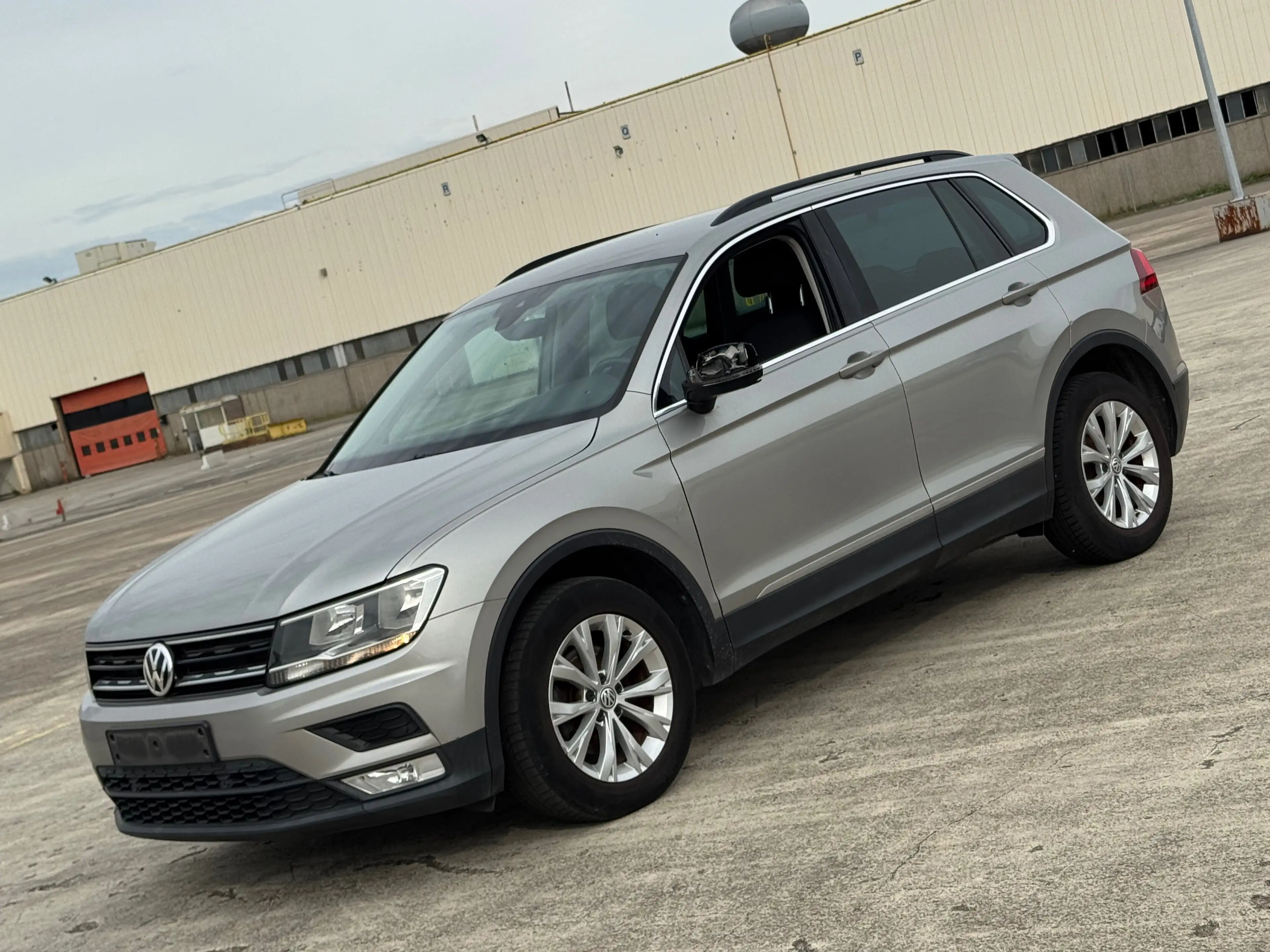 Volkswagen Tiguan 1.4 TSI / NAVI / COCKPIT / ETAT NEUF / 1PROP — photo 4
