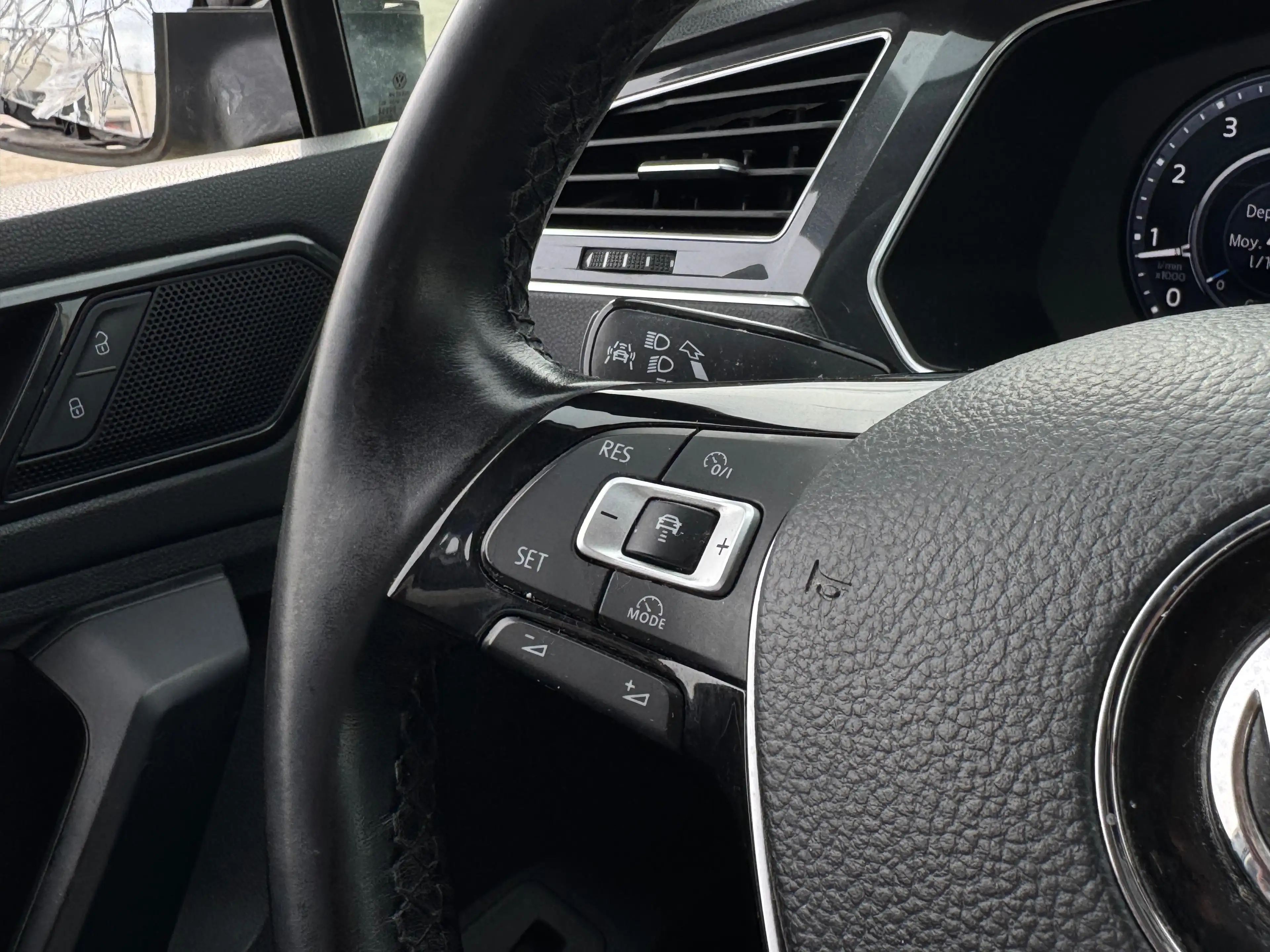 Volkswagen Tiguan 1.4 TSI / NAVI / COCKPIT / ETAT NEUF / 1PROP — photo 11