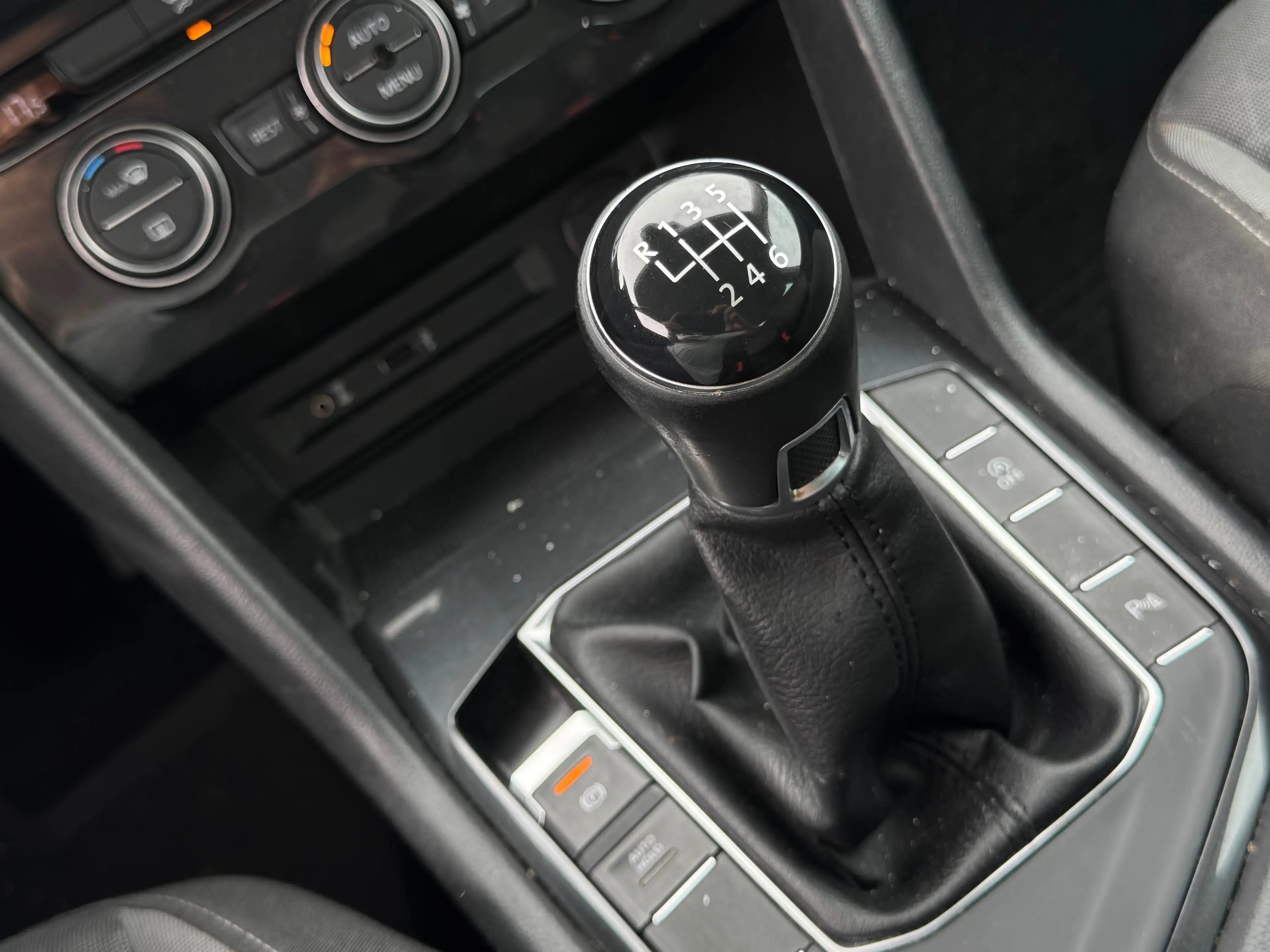 Volkswagen Tiguan 1.4 TSI / NAVI / COCKPIT / ETAT NEUF / 1PROP — photo 10