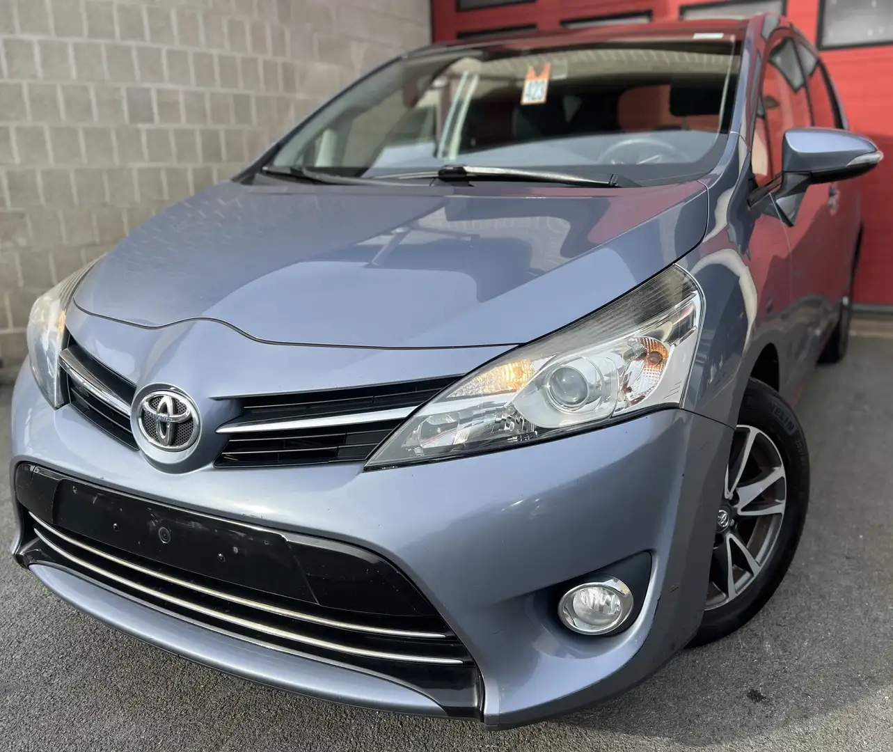 Toyota Verso Verso 2.0 D-4D Optimal Go 7 PL + CAMÉRA + NAVI Gris - 1