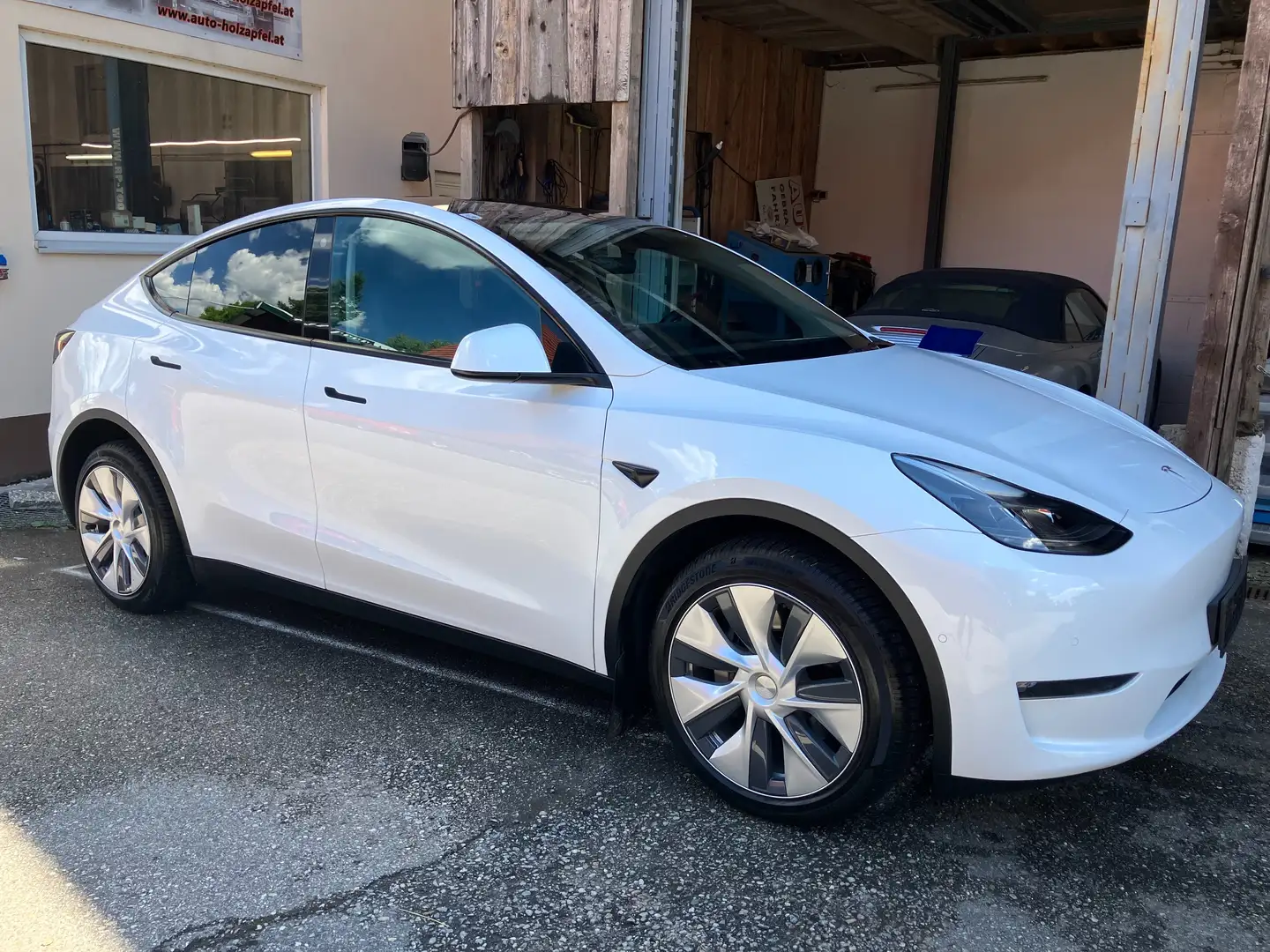 Tesla Model Y LR 79KW Weiß - 1