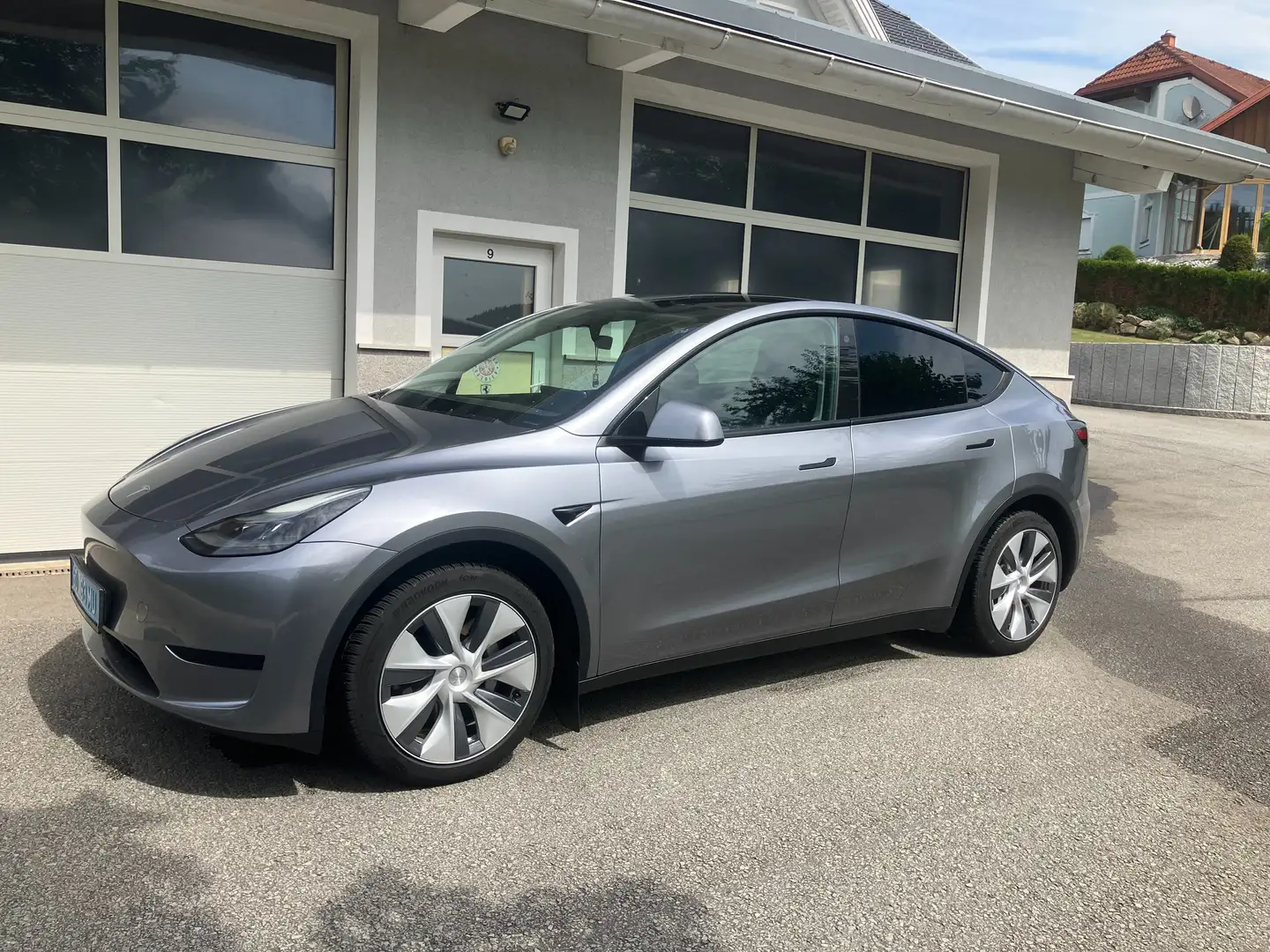 Tesla Model Y Model Y 62KW, Auch LR mit AHK !! Grau - 2