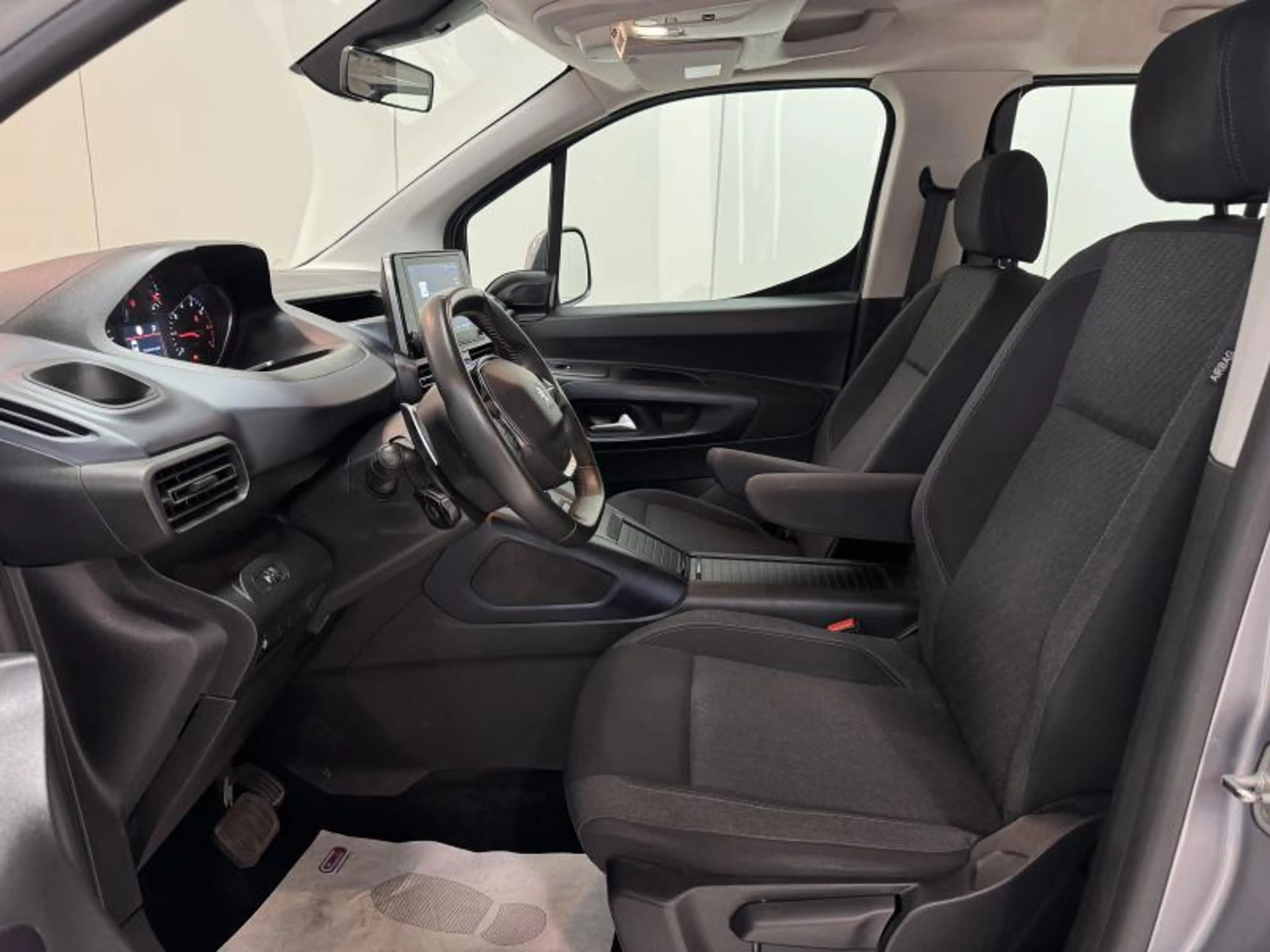 Peugeot Rifter 1.2i STD Allure S&S LED|GPS|PDC|CRUISE|CARPLAY... — photo 10
