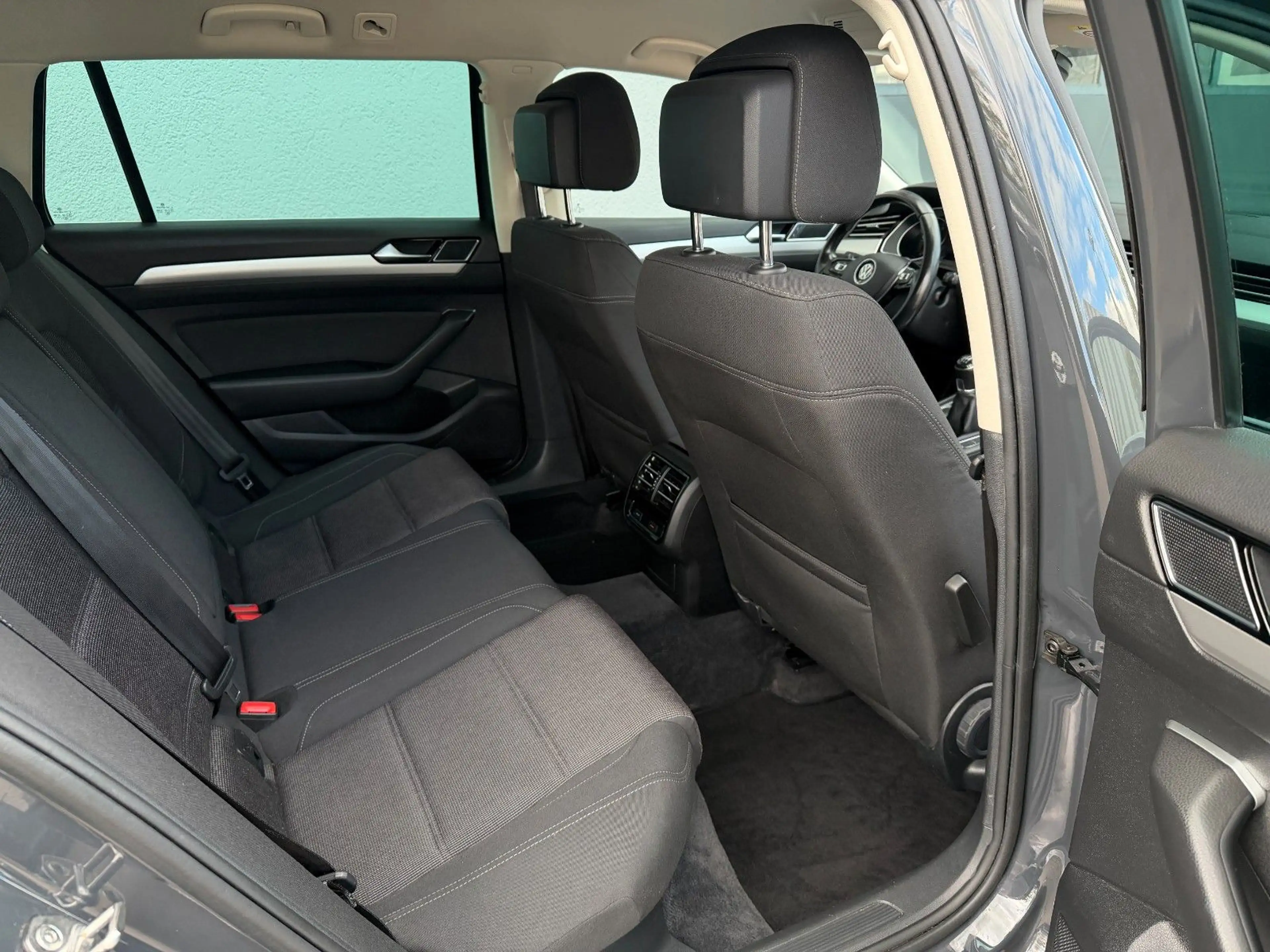 Volkswagen Passat Variant 2.0 TDI*ACC*CarPlay* — photo 10