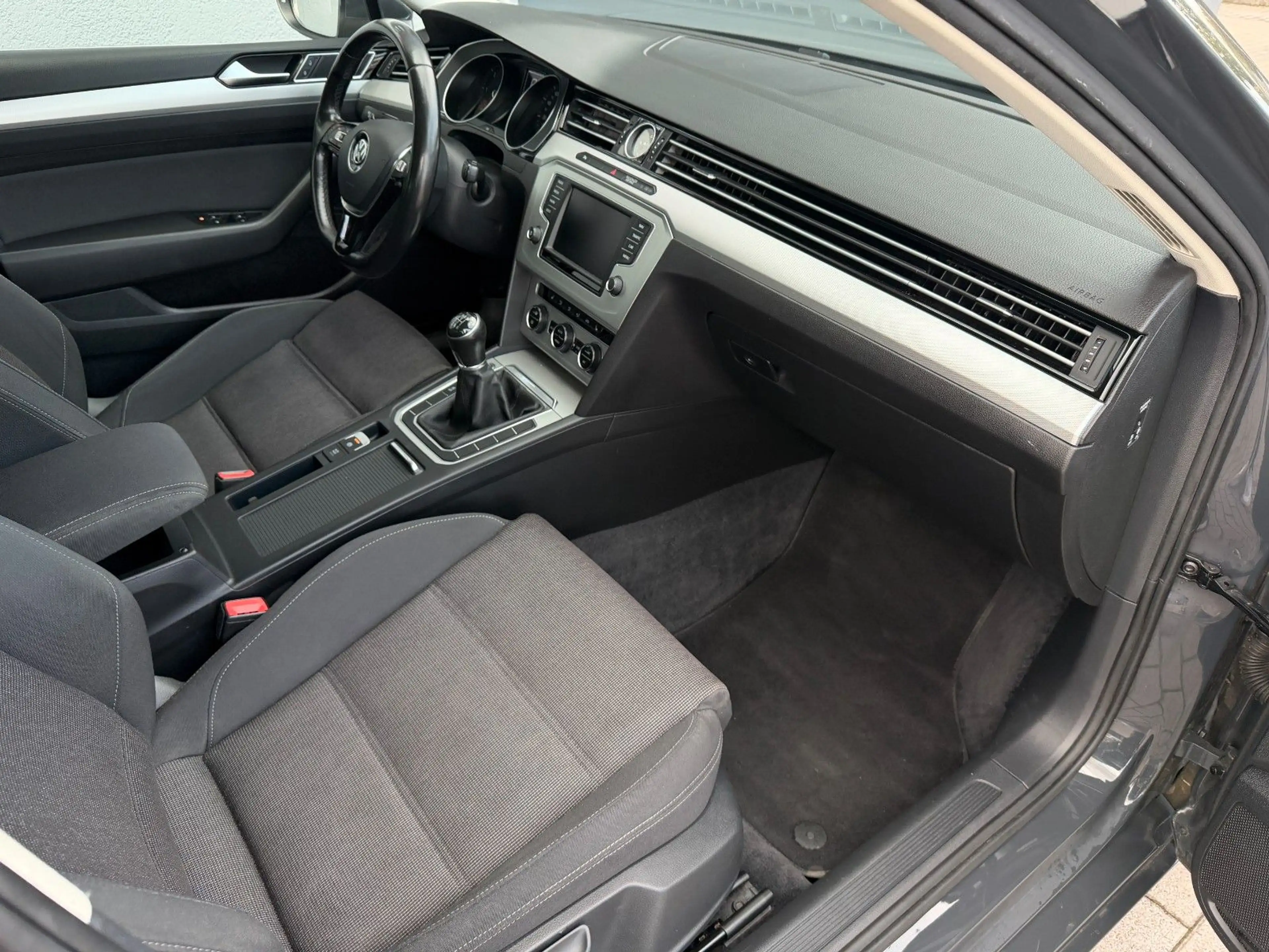 Volkswagen Passat Variant 2.0 TDI*ACC*CarPlay* — photo 8