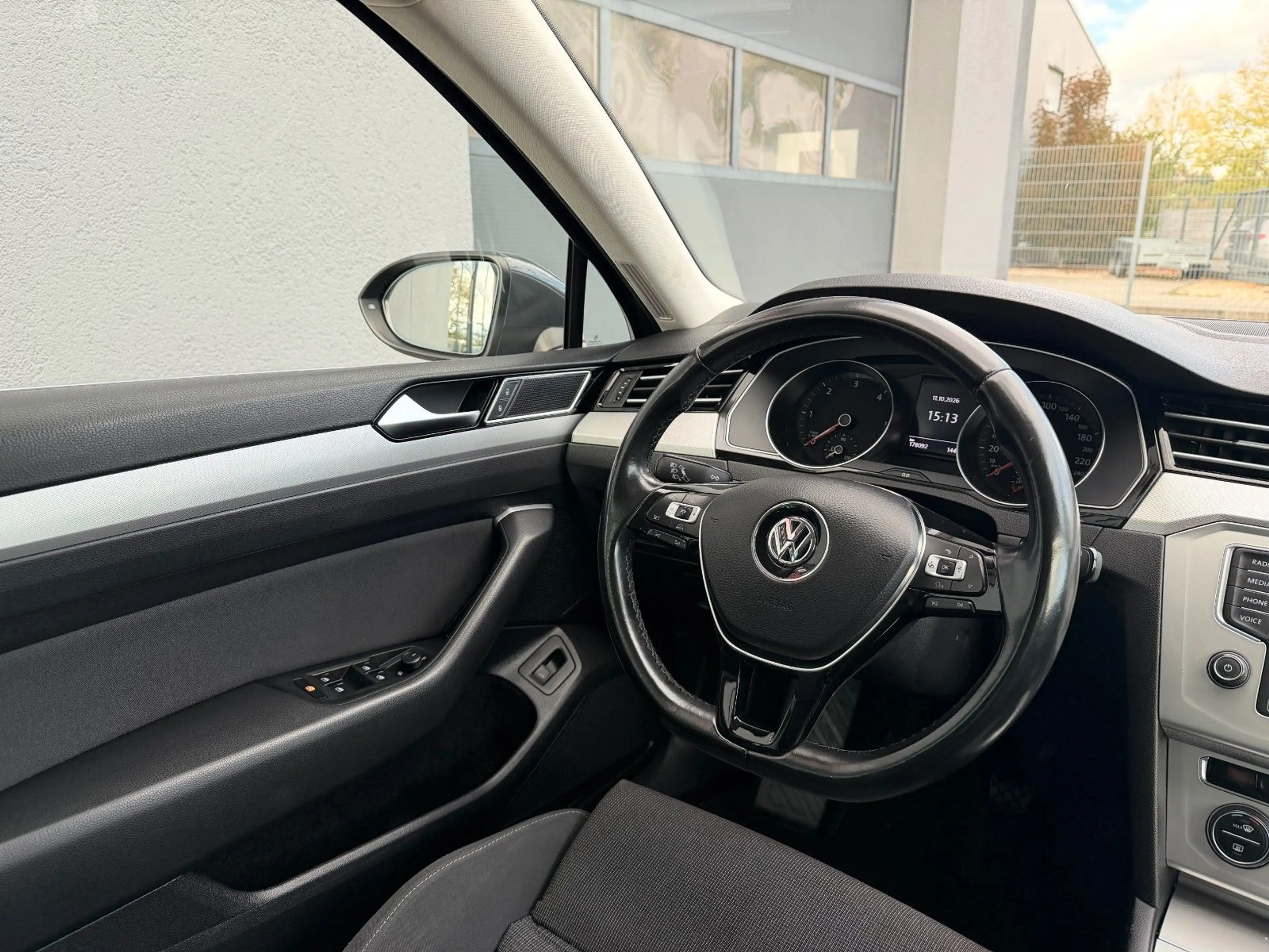Volkswagen Passat Variant 2.0 TDI*ACC*CarPlay* — photo 13
