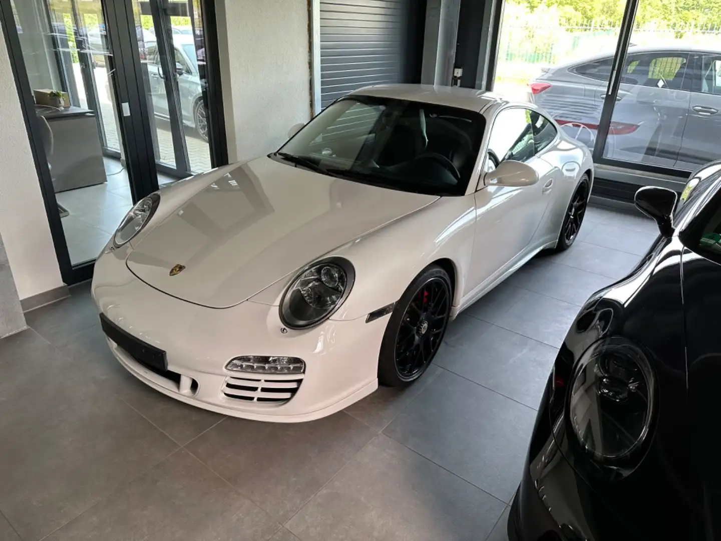 Porsche 997 (911) Carrera 4 GTS Coupé - CHRONO / BOSE White - 1