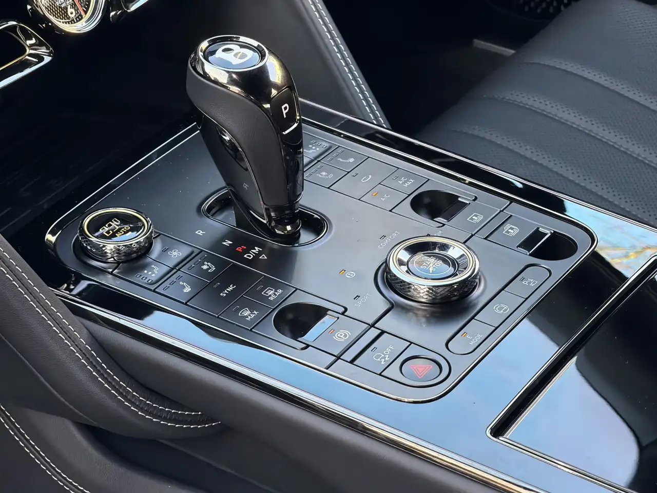 Bentley Flying Spur 2026 — фото 14