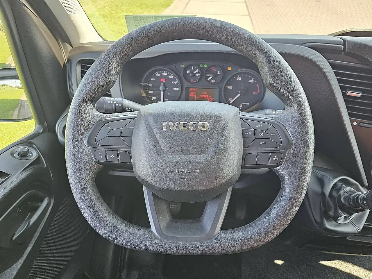 Iveco Daily 2023 — фото 11