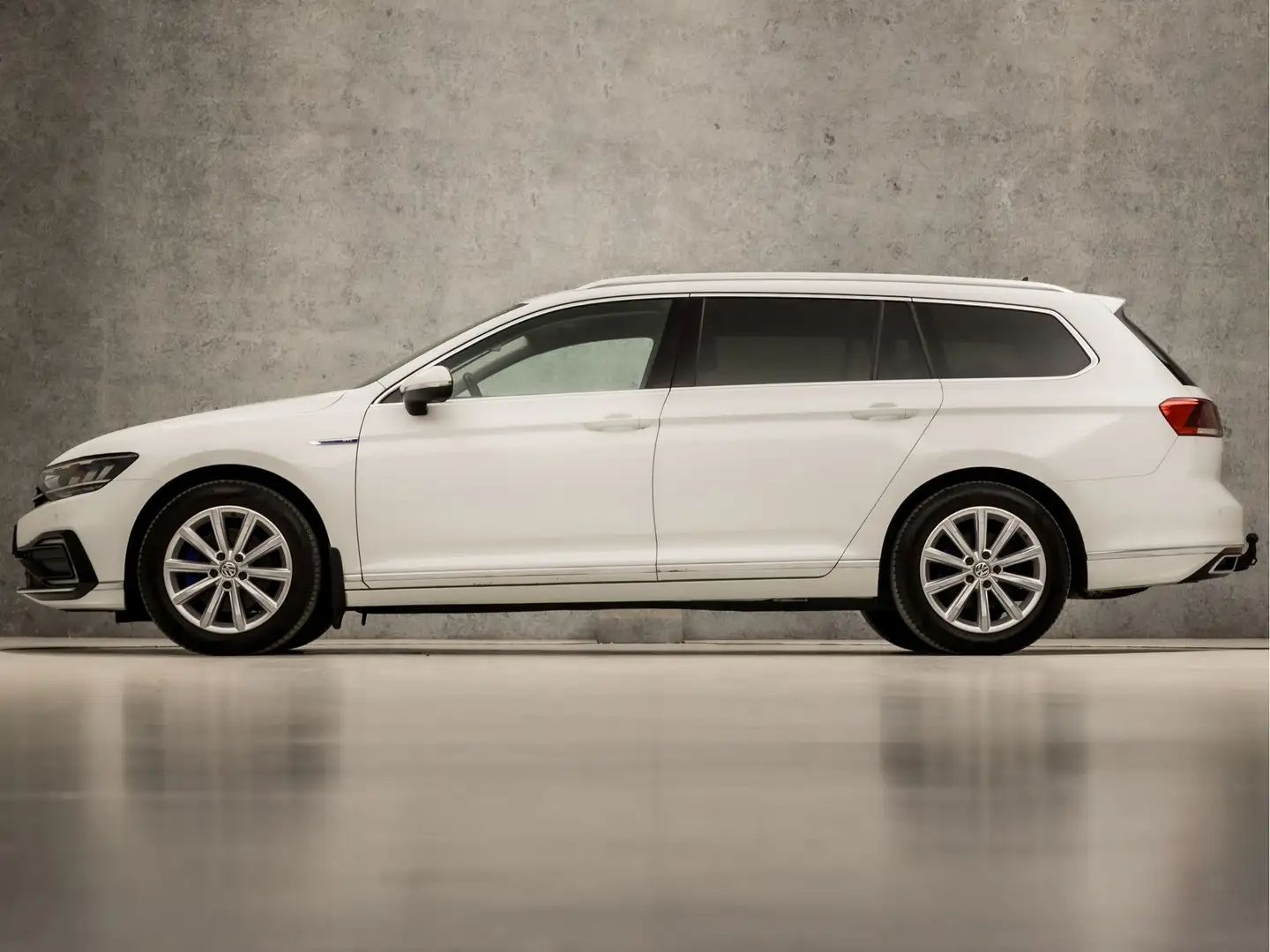 Volkswagen Passat Variant 1.4 TSI PHEV GTE Business 218Pk Automaat (DRAADLOO Wit - 2