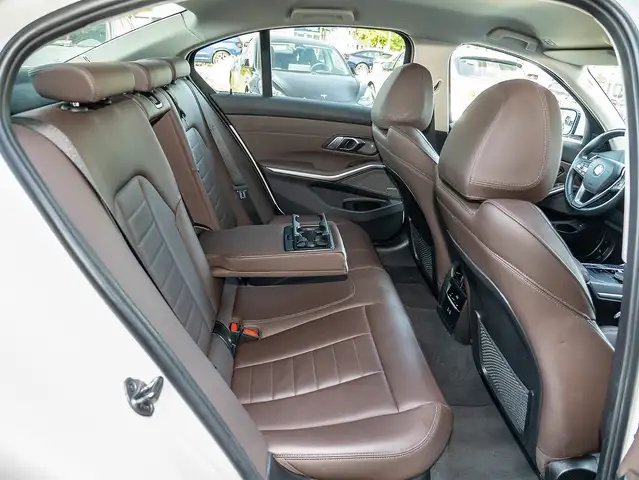BMW 3 Series view 16