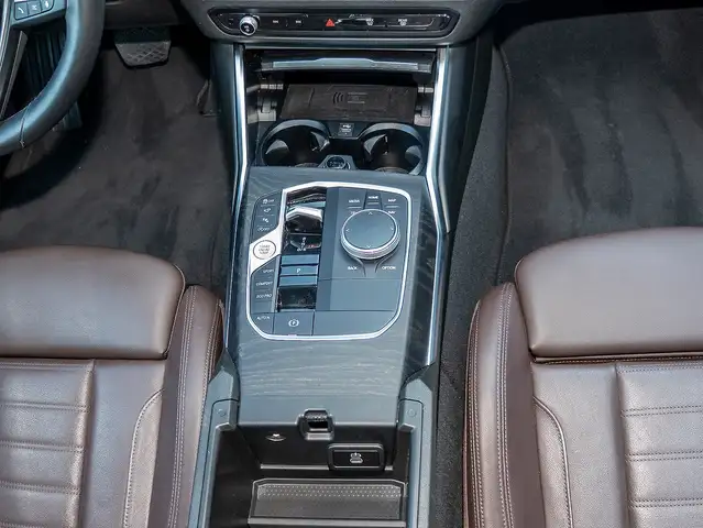 BMW 3 Series view 8