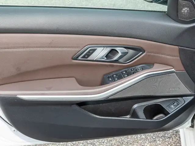 BMW 3 Series view 15